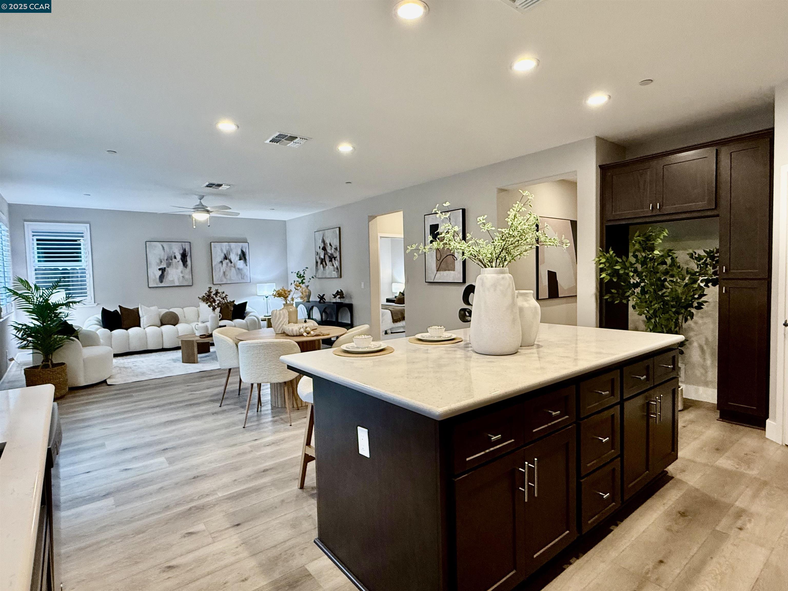 Detail Gallery Image 9 of 44 For 2209 Sunny Island Ct, Modesto,  CA 95355 - 3 Beds | 3 Baths