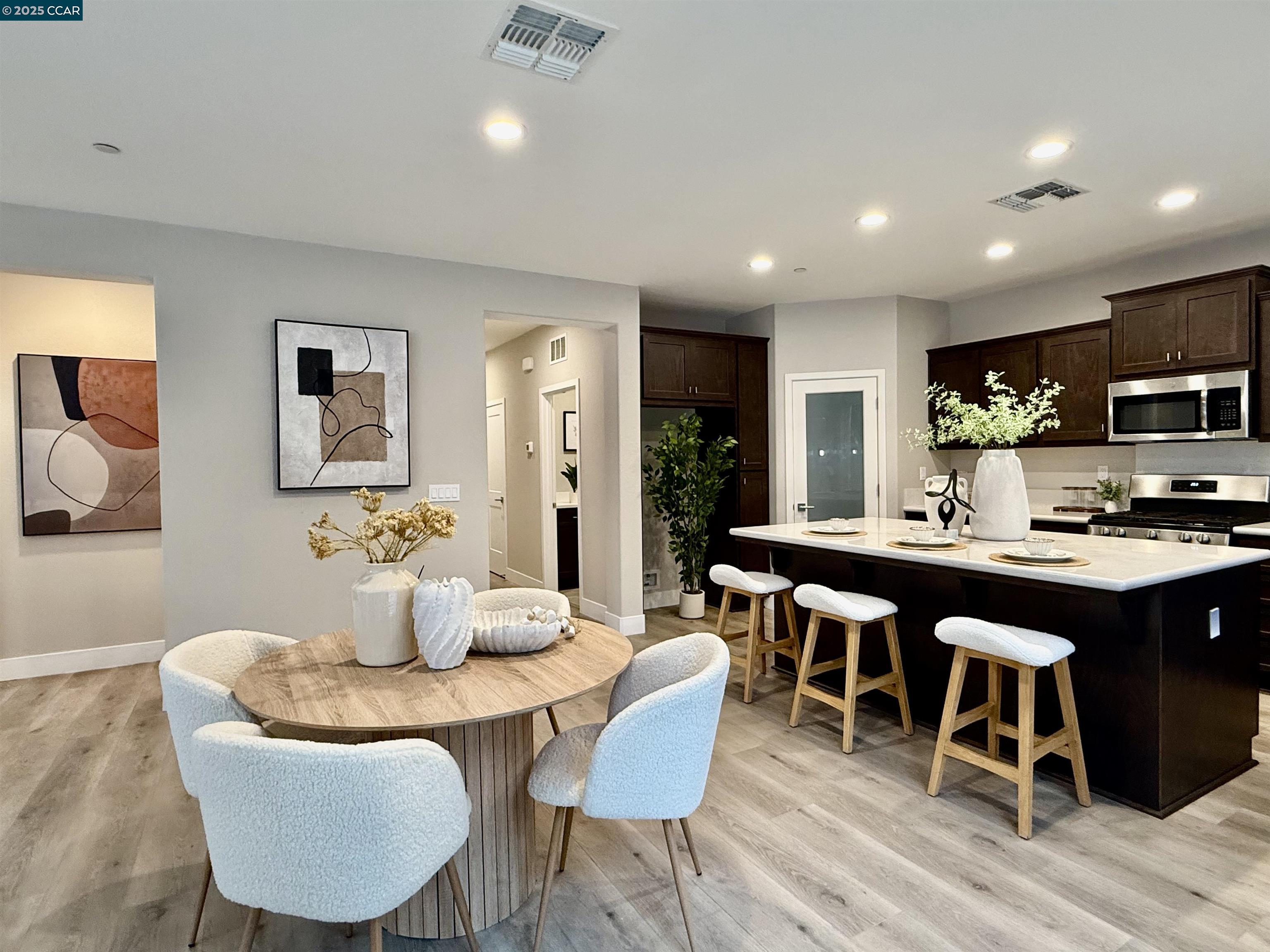 Detail Gallery Image 10 of 44 For 2209 Sunny Island Ct, Modesto,  CA 95355 - 3 Beds | 3 Baths