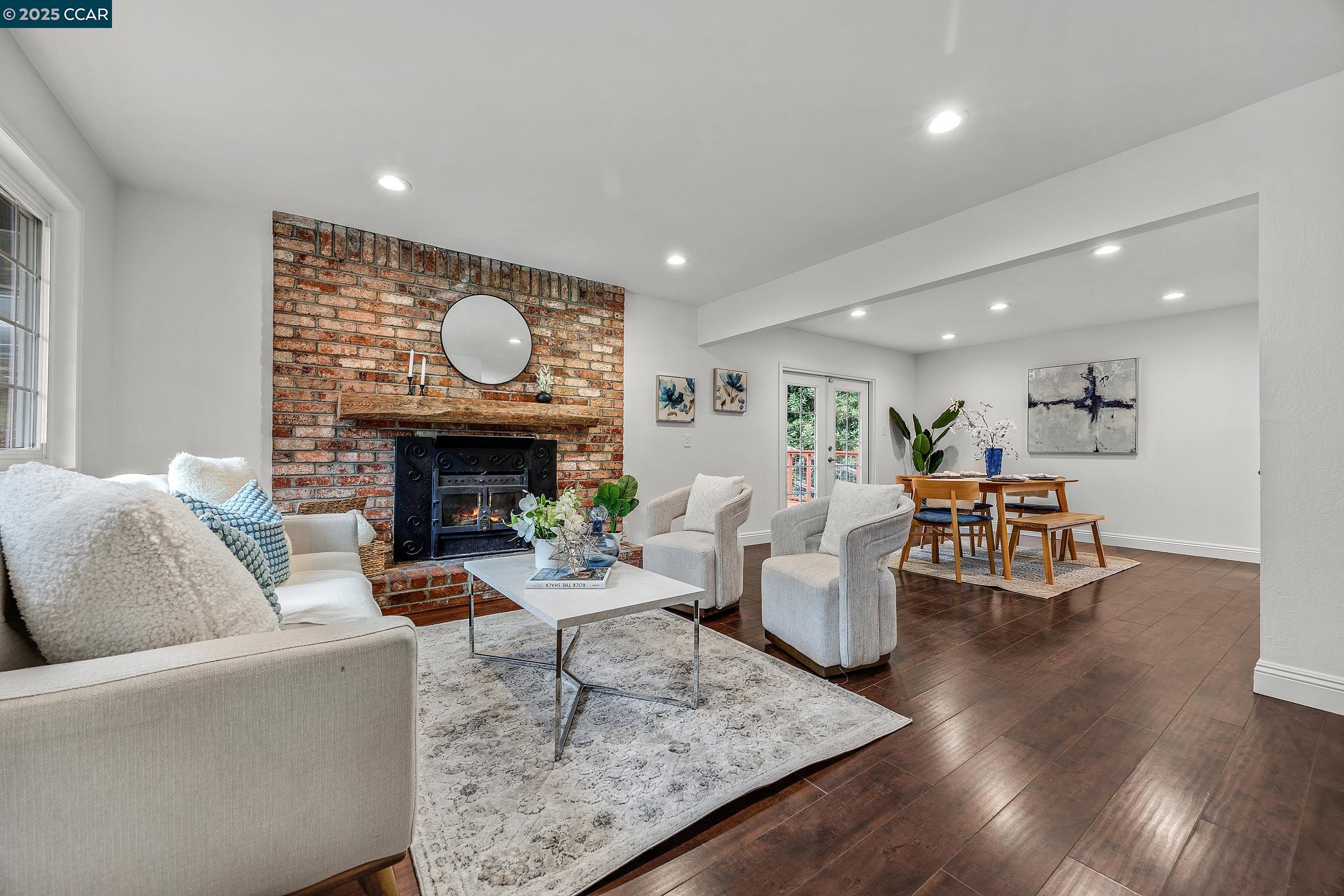 Detail Gallery Image 3 of 41 For 971 W Green St, Martinez,  CA 94553 - 4 Beds | 2 Baths