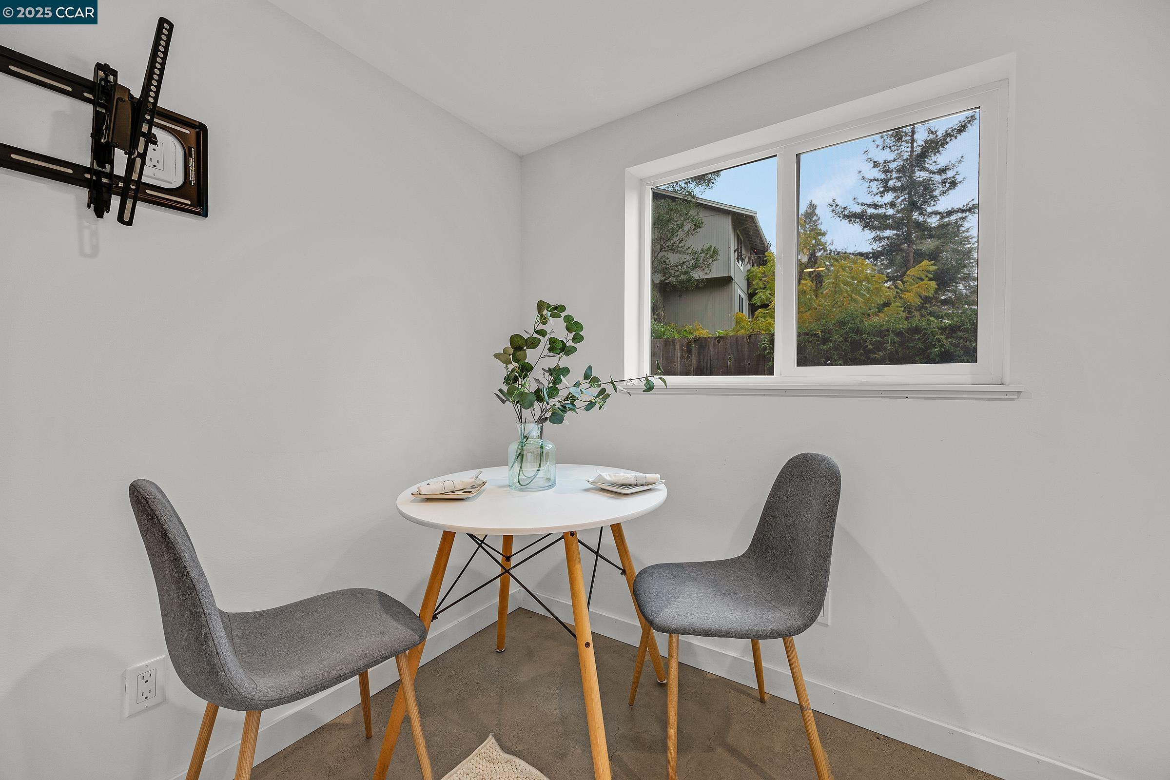 Detail Gallery Image 25 of 41 For 971 W Green St, Martinez,  CA 94553 - 4 Beds | 2 Baths