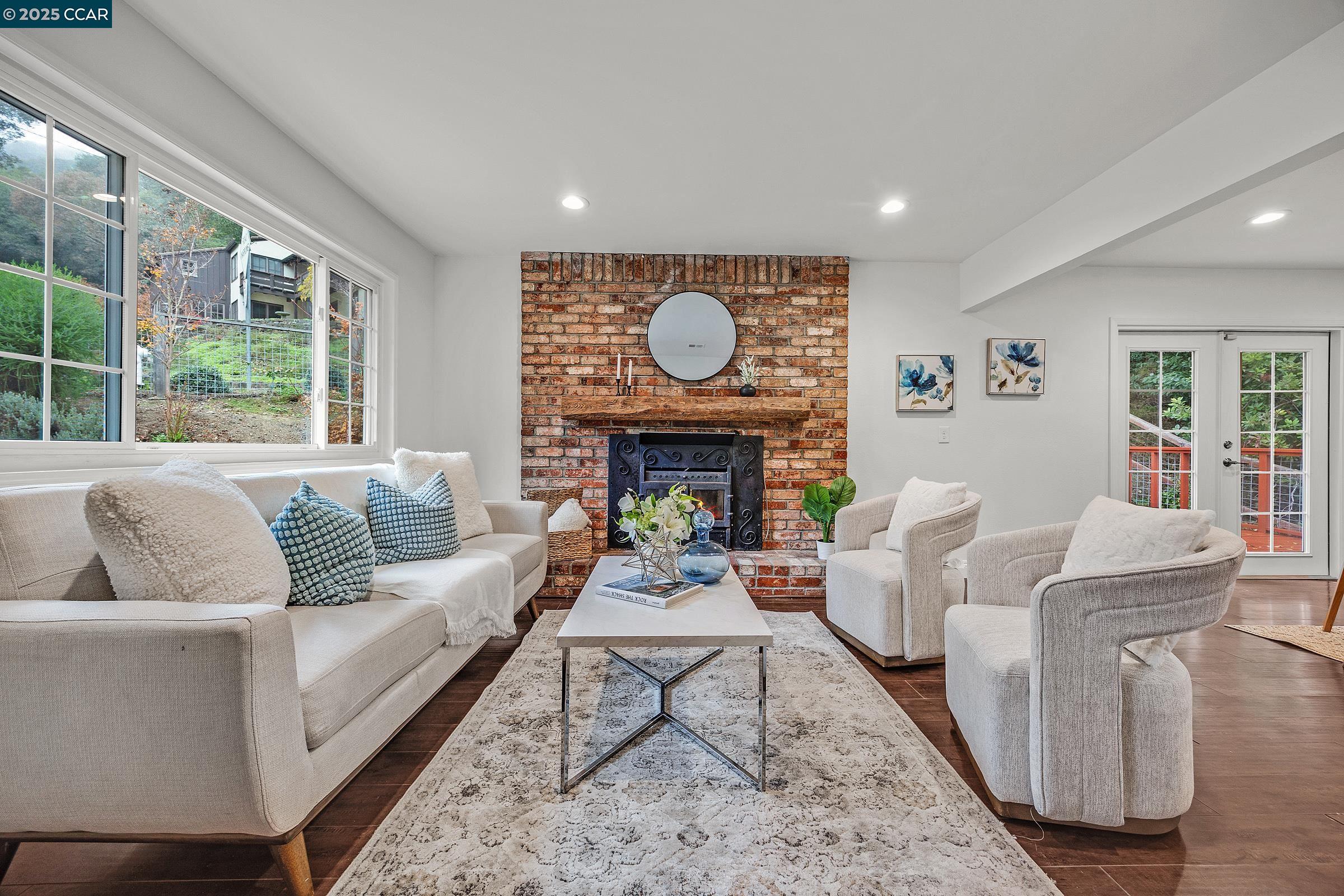 Detail Gallery Image 4 of 41 For 971 W Green St, Martinez,  CA 94553 - 4 Beds | 2 Baths