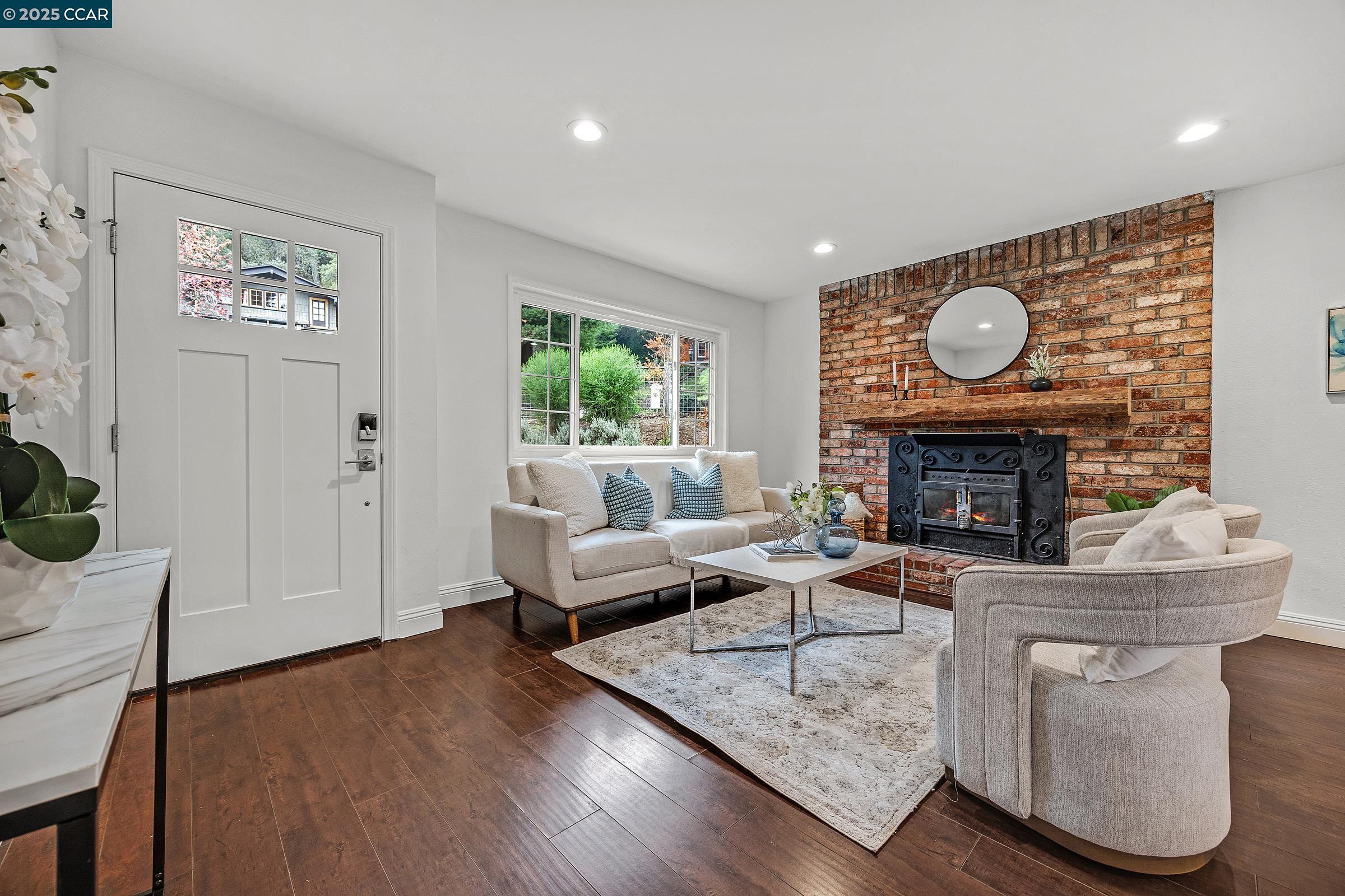 Detail Gallery Image 5 of 41 For 971 W Green St, Martinez,  CA 94553 - 4 Beds | 2 Baths