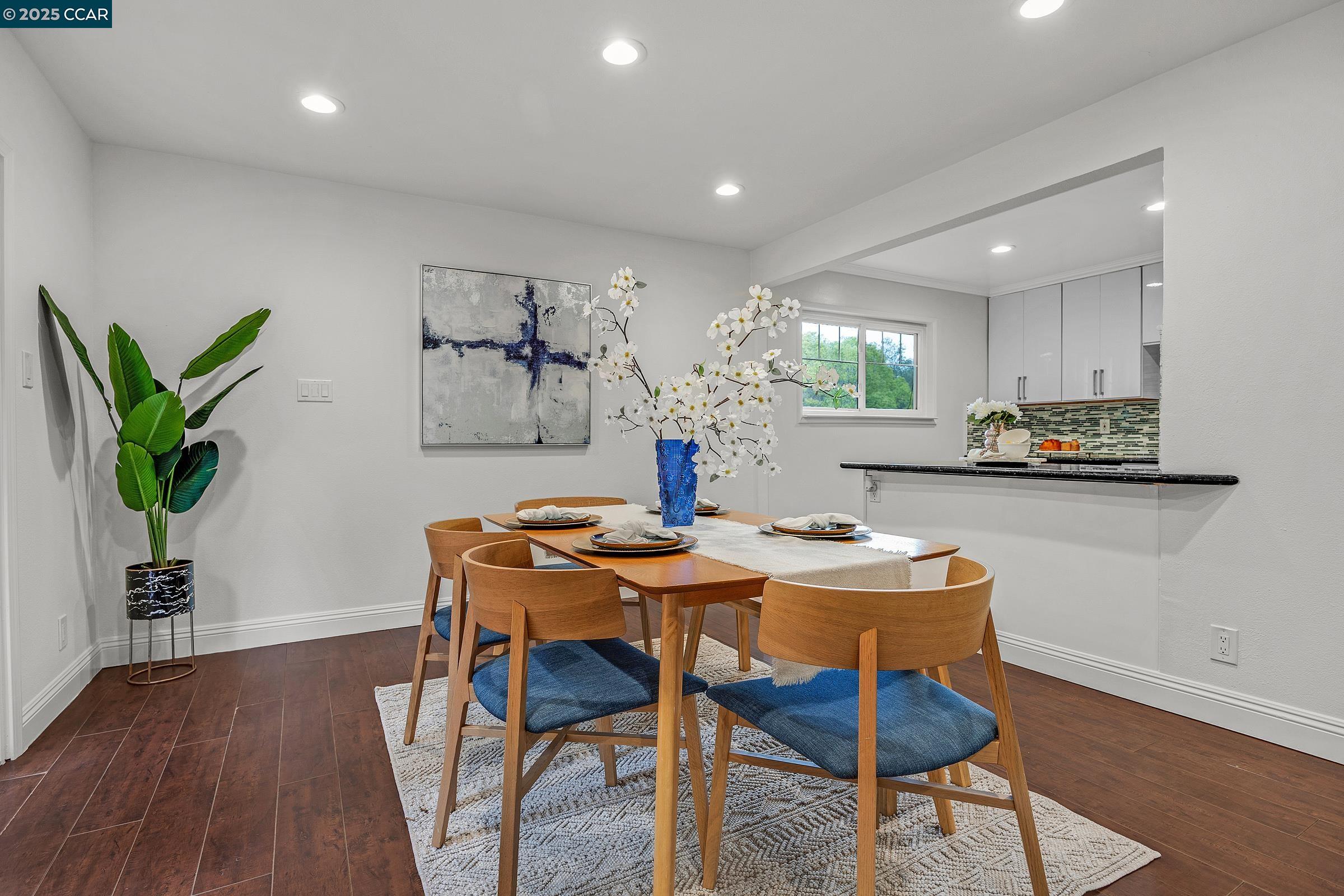 Detail Gallery Image 7 of 41 For 971 W Green St, Martinez,  CA 94553 - 4 Beds | 2 Baths