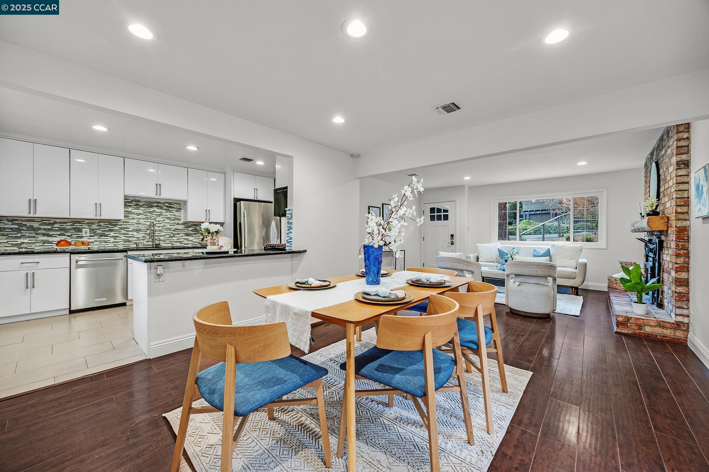 Detail Gallery Image 8 of 41 For 971 W Green St, Martinez,  CA 94553 - 4 Beds | 2 Baths