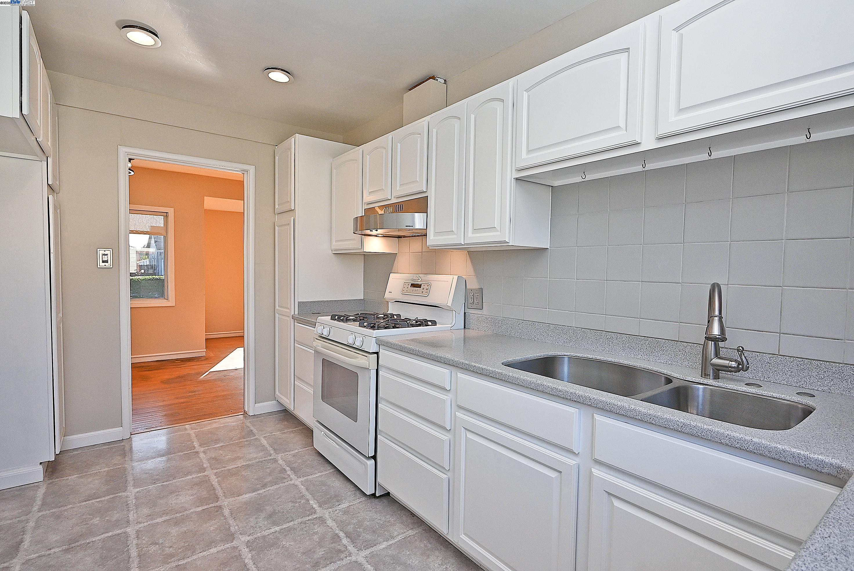 Detail Gallery Image 12 of 30 For 314 Sparling Dr, Hayward,  CA 94544 - 3 Beds | 1 Baths