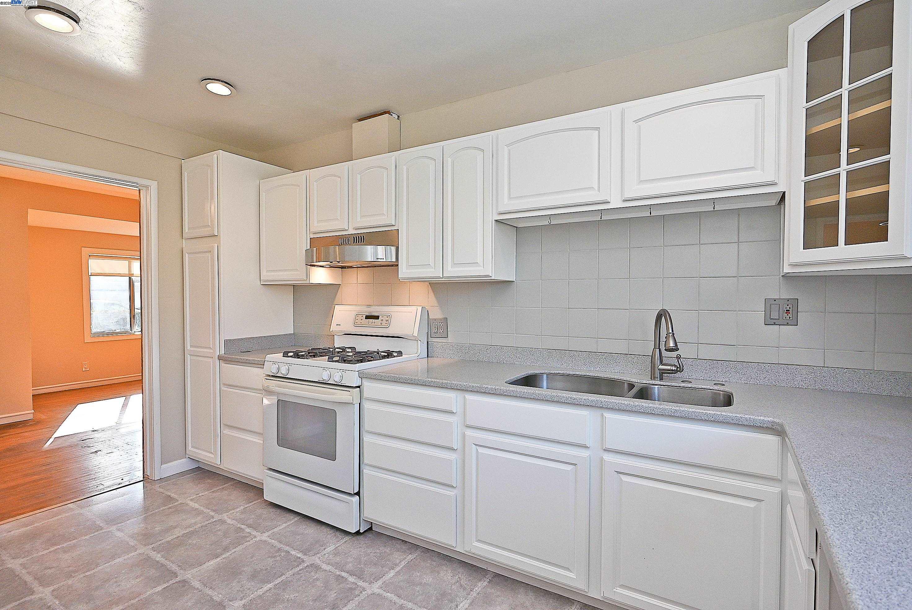 Detail Gallery Image 13 of 30 For 314 Sparling Dr, Hayward,  CA 94544 - 3 Beds | 1 Baths