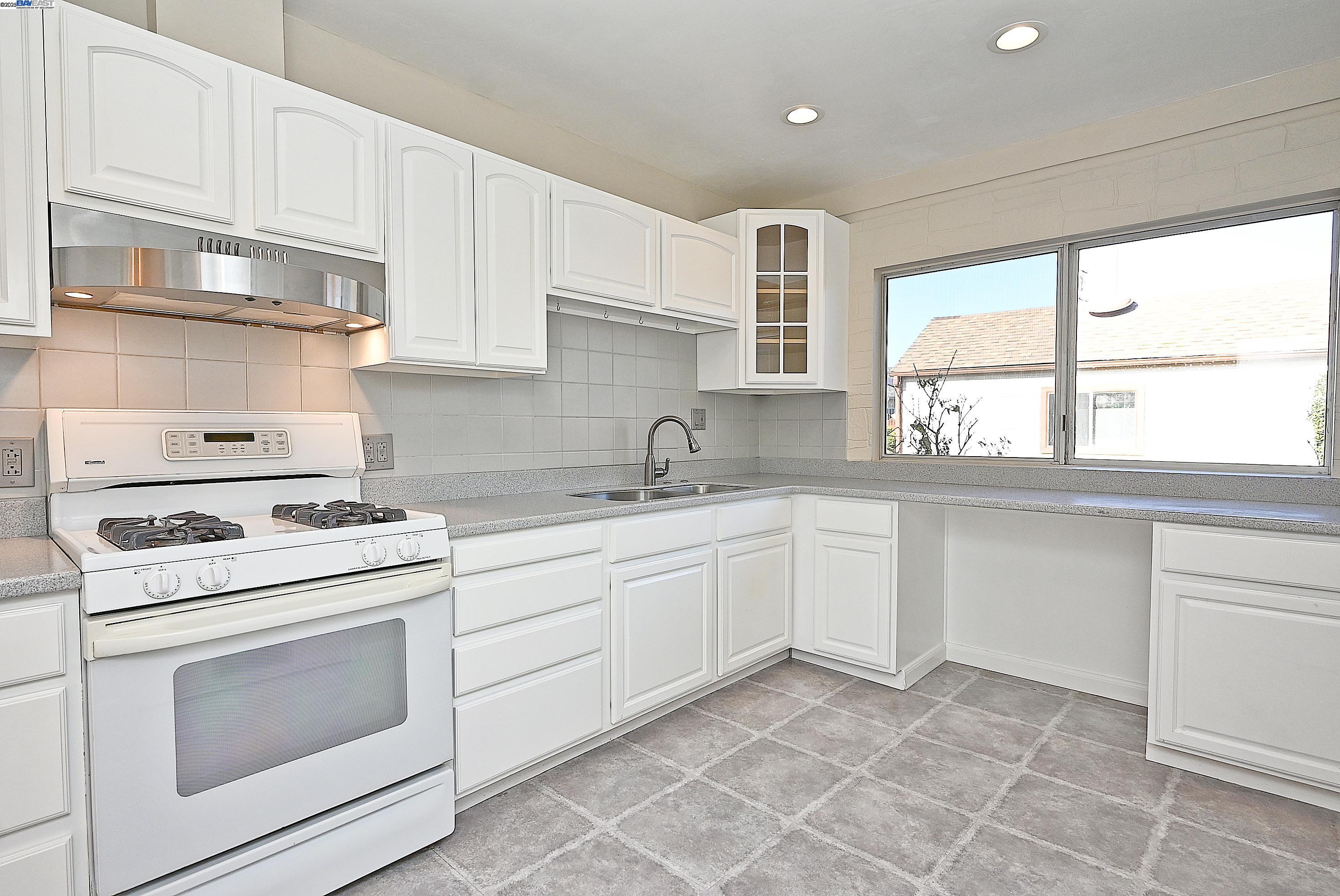 Detail Gallery Image 14 of 30 For 314 Sparling Dr, Hayward,  CA 94544 - 3 Beds | 1 Baths