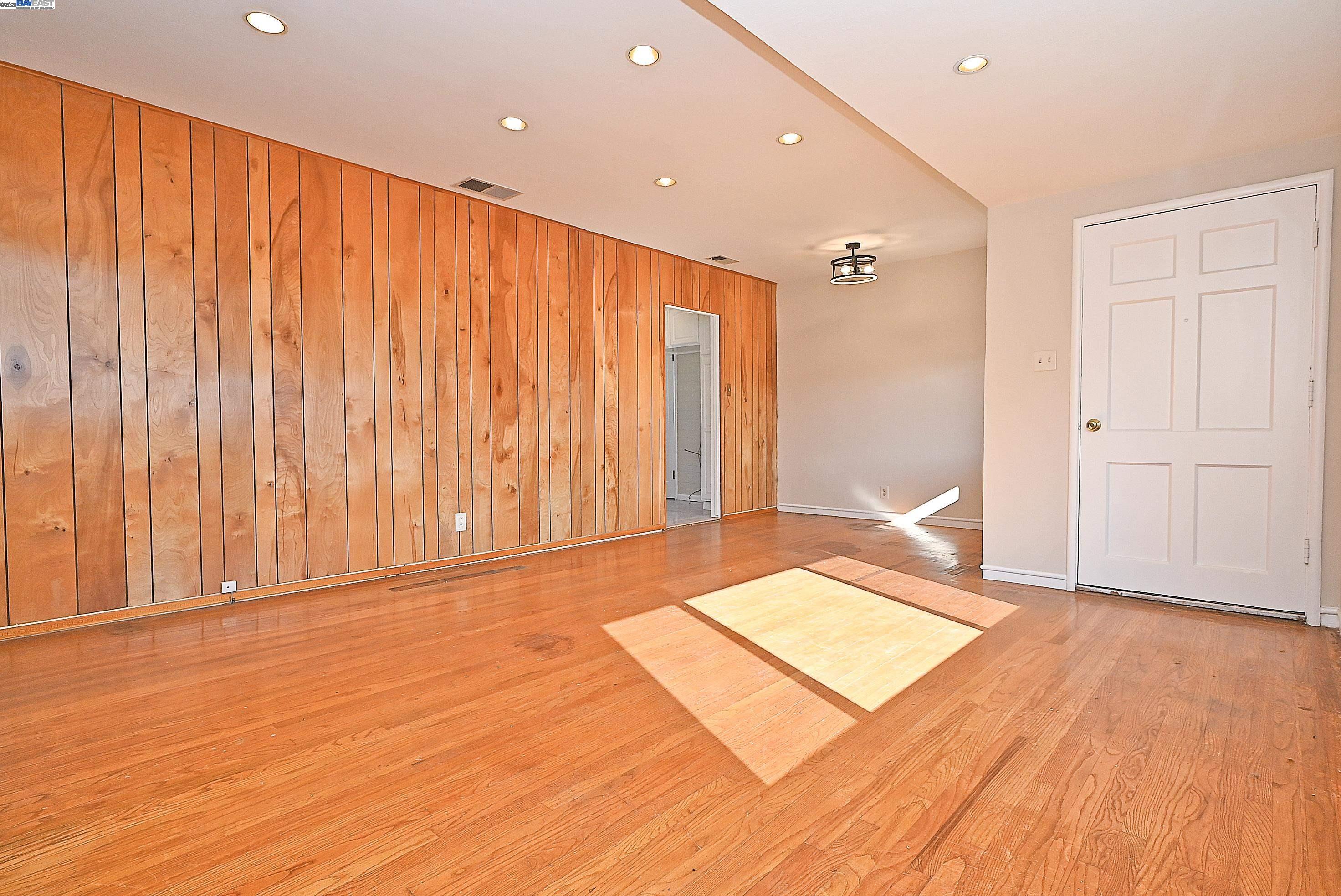 Detail Gallery Image 4 of 30 For 314 Sparling Dr, Hayward,  CA 94544 - 3 Beds | 1 Baths