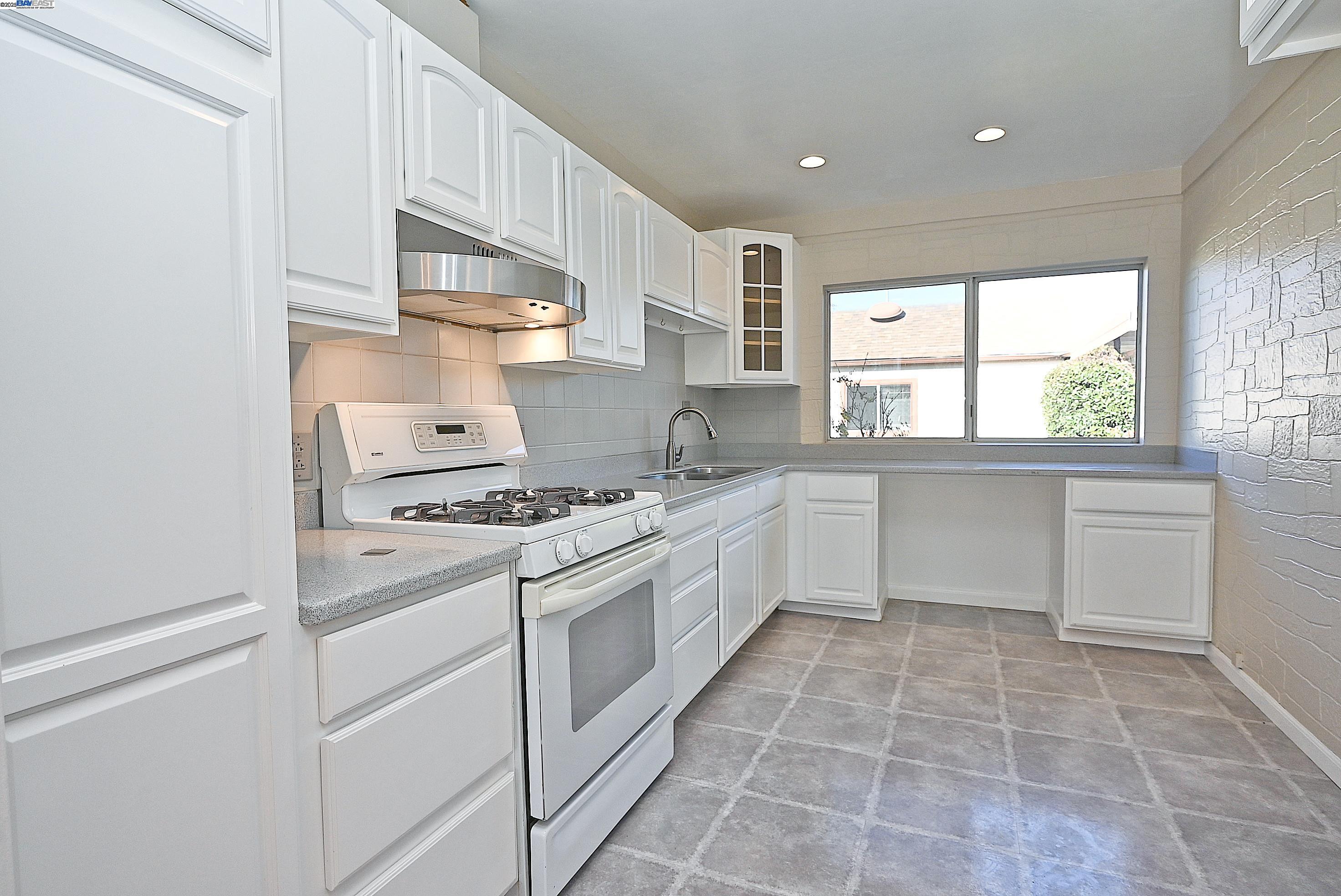 Detail Gallery Image 9 of 30 For 314 Sparling Dr, Hayward,  CA 94544 - 3 Beds | 1 Baths