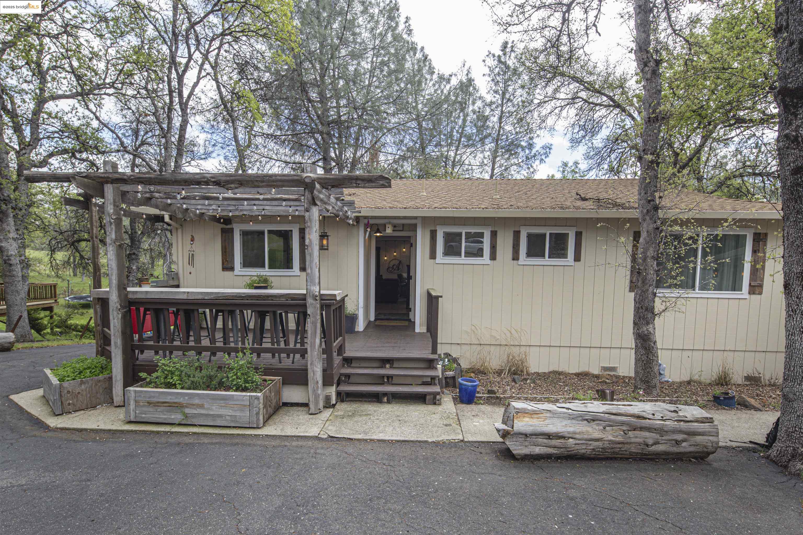 Detail Gallery Image 2 of 42 For 12874 Green Valley Cir, Groveland,  CA 95321 - 3 Beds | 2 Baths