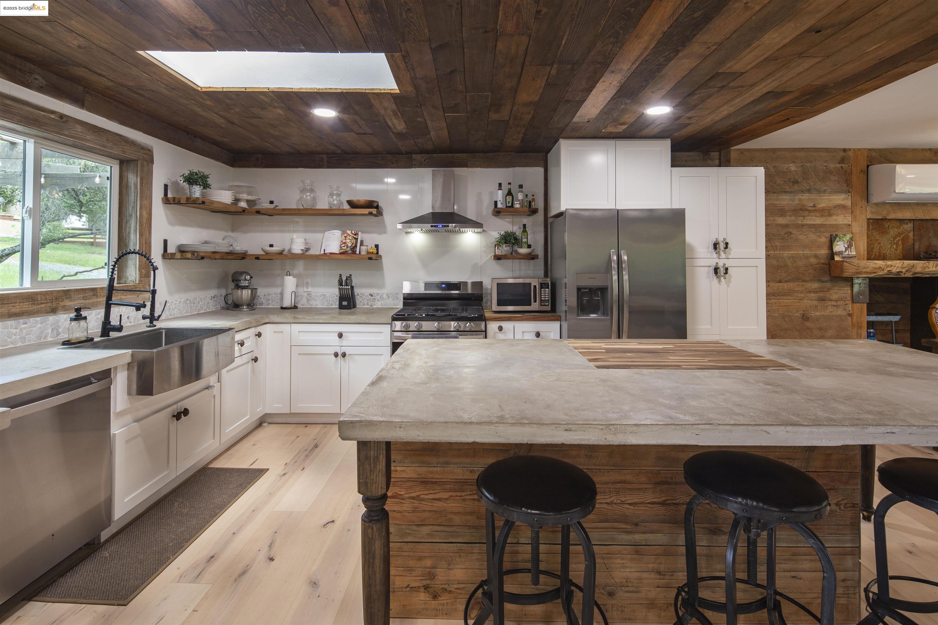 Detail Gallery Image 8 of 42 For 12874 Green Valley Cir, Groveland,  CA 95321 - 3 Beds | 2 Baths