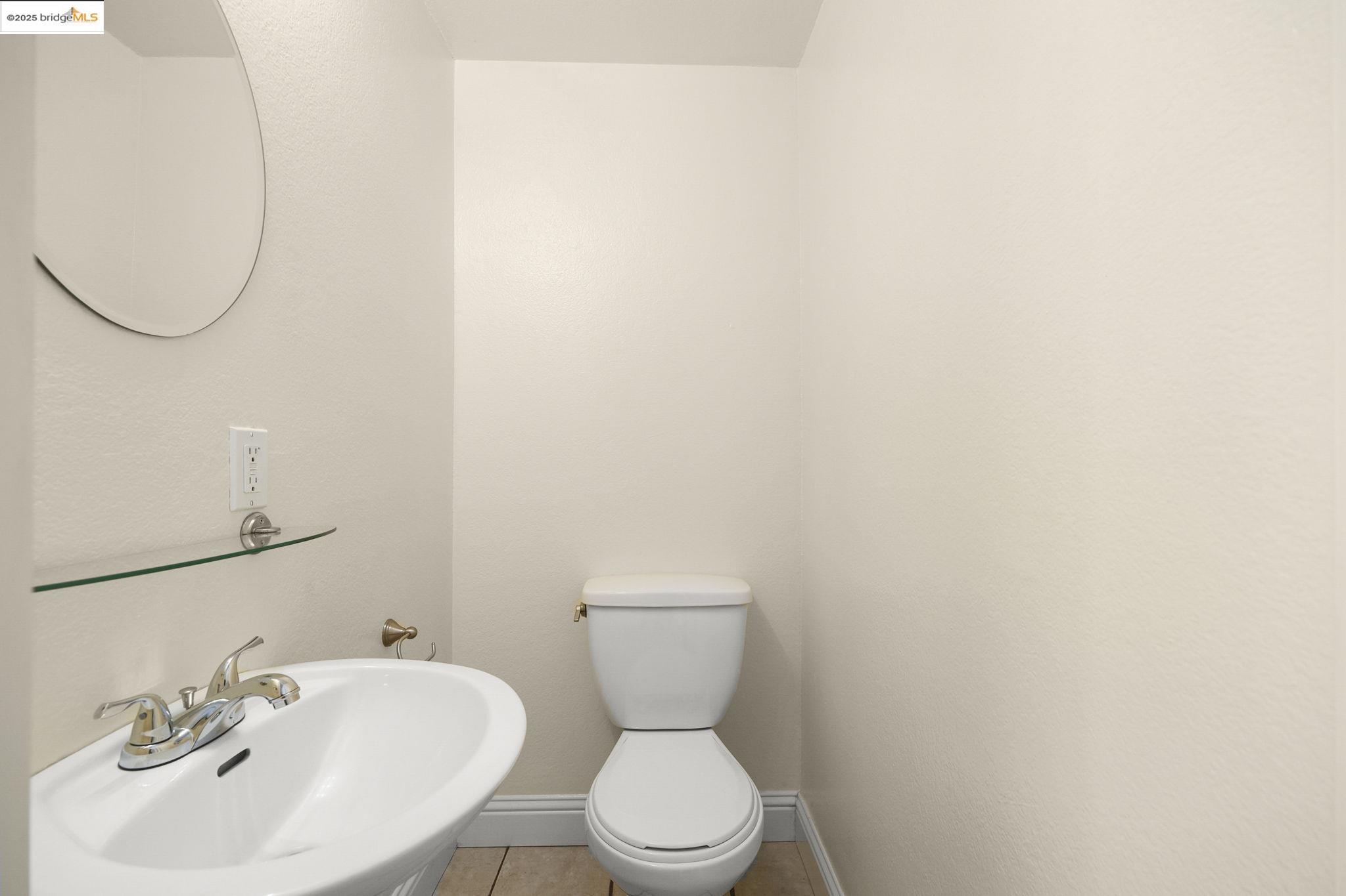 Detail Gallery Image 11 of 28 For 2141 Northwood Cir #B,  Concord,  CA 94520 - 2 Beds | 2/1 Baths