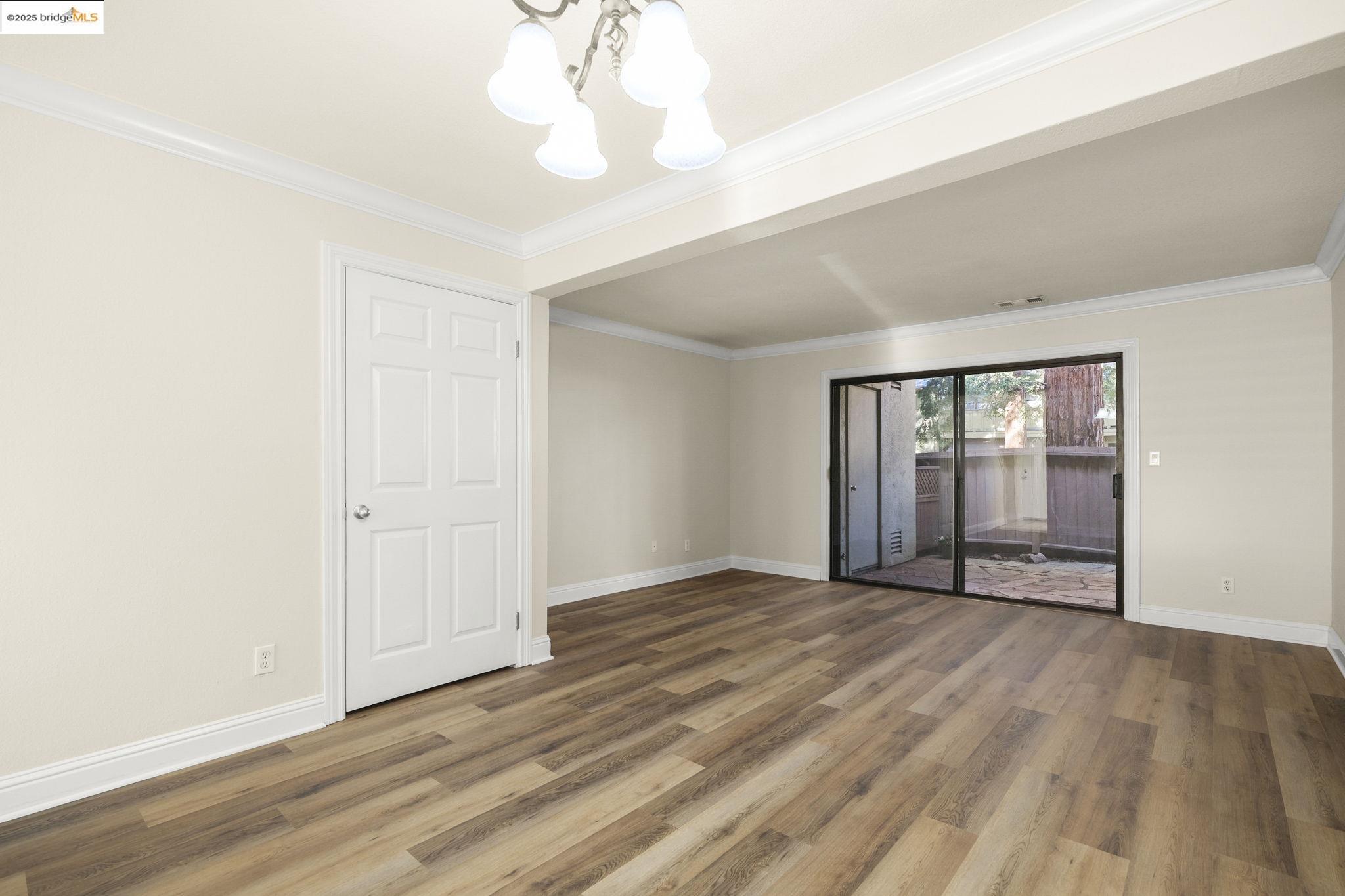 Detail Gallery Image 5 of 28 For 2141 Northwood Cir #B,  Concord,  CA 94520 - 2 Beds | 2/1 Baths