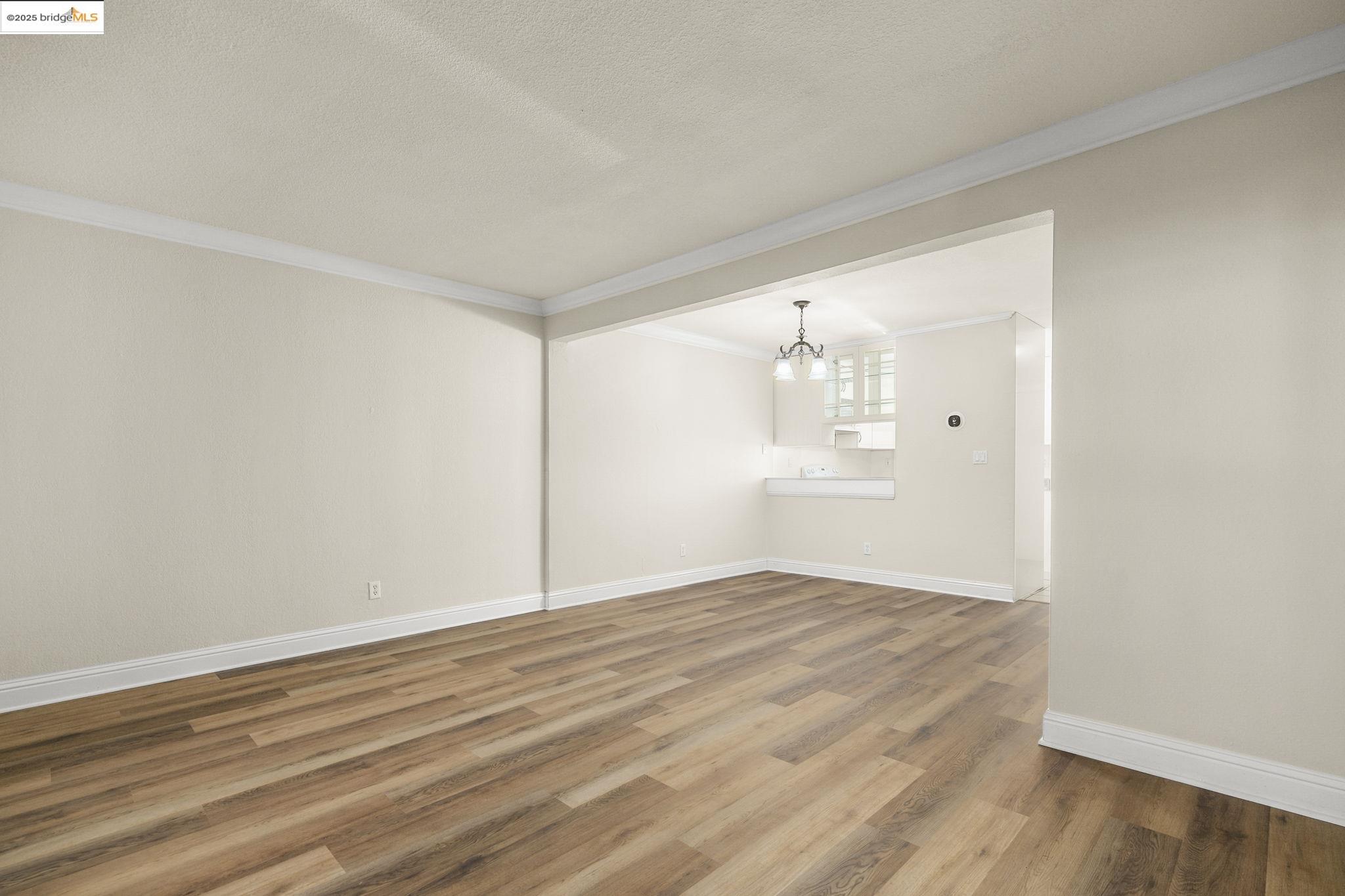 Detail Gallery Image 9 of 28 For 2141 Northwood Cir #B,  Concord,  CA 94520 - 2 Beds | 2/1 Baths