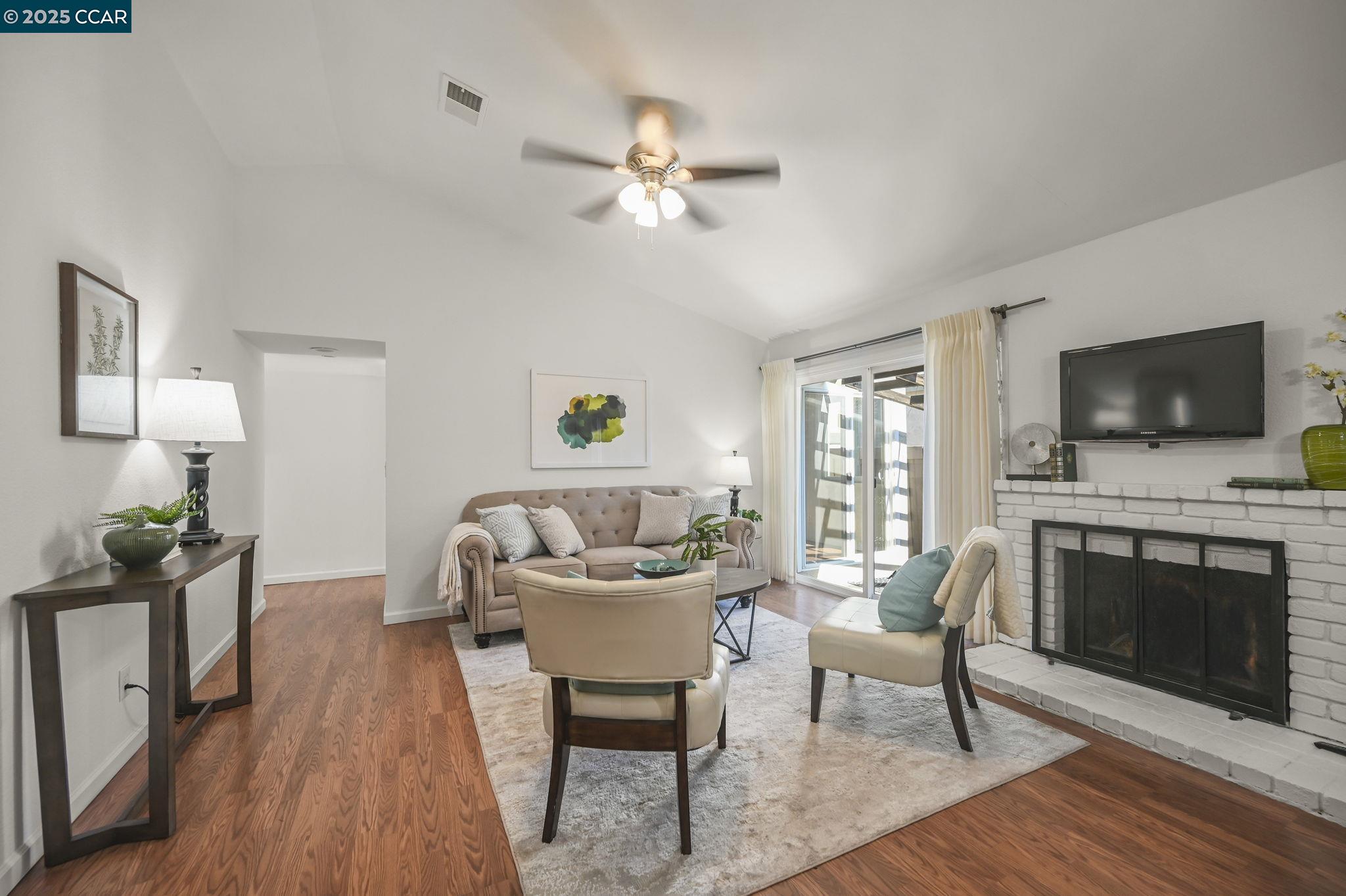 Detail Gallery Image 2 of 27 For 20 Clark Creek Cir, Clayton,  CA 94517 - 3 Beds | 2 Baths