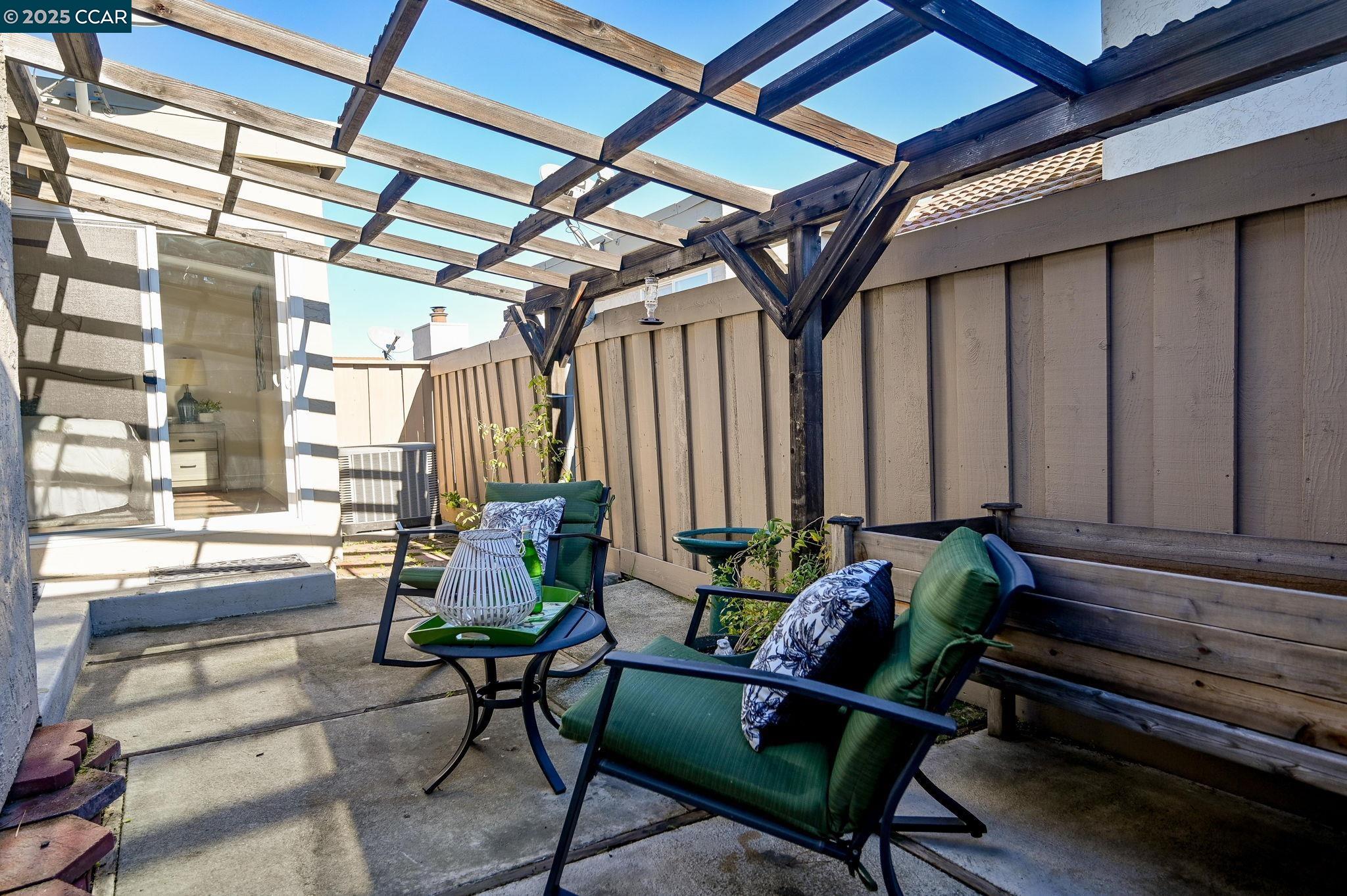 Detail Gallery Image 14 of 27 For 20 Clark Creek Cir, Clayton,  CA 94517 - 3 Beds | 2 Baths