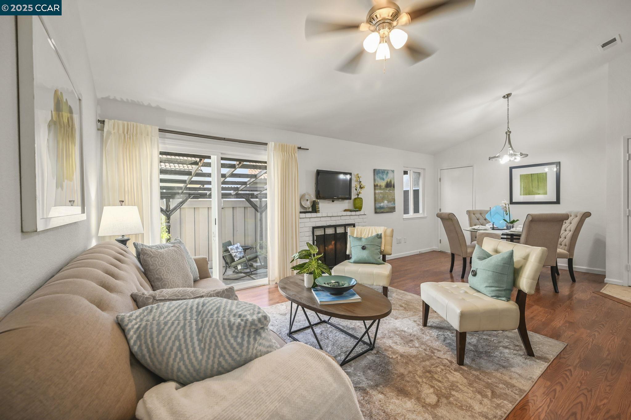 Detail Gallery Image 3 of 27 For 20 Clark Creek Cir, Clayton,  CA 94517 - 3 Beds | 2 Baths