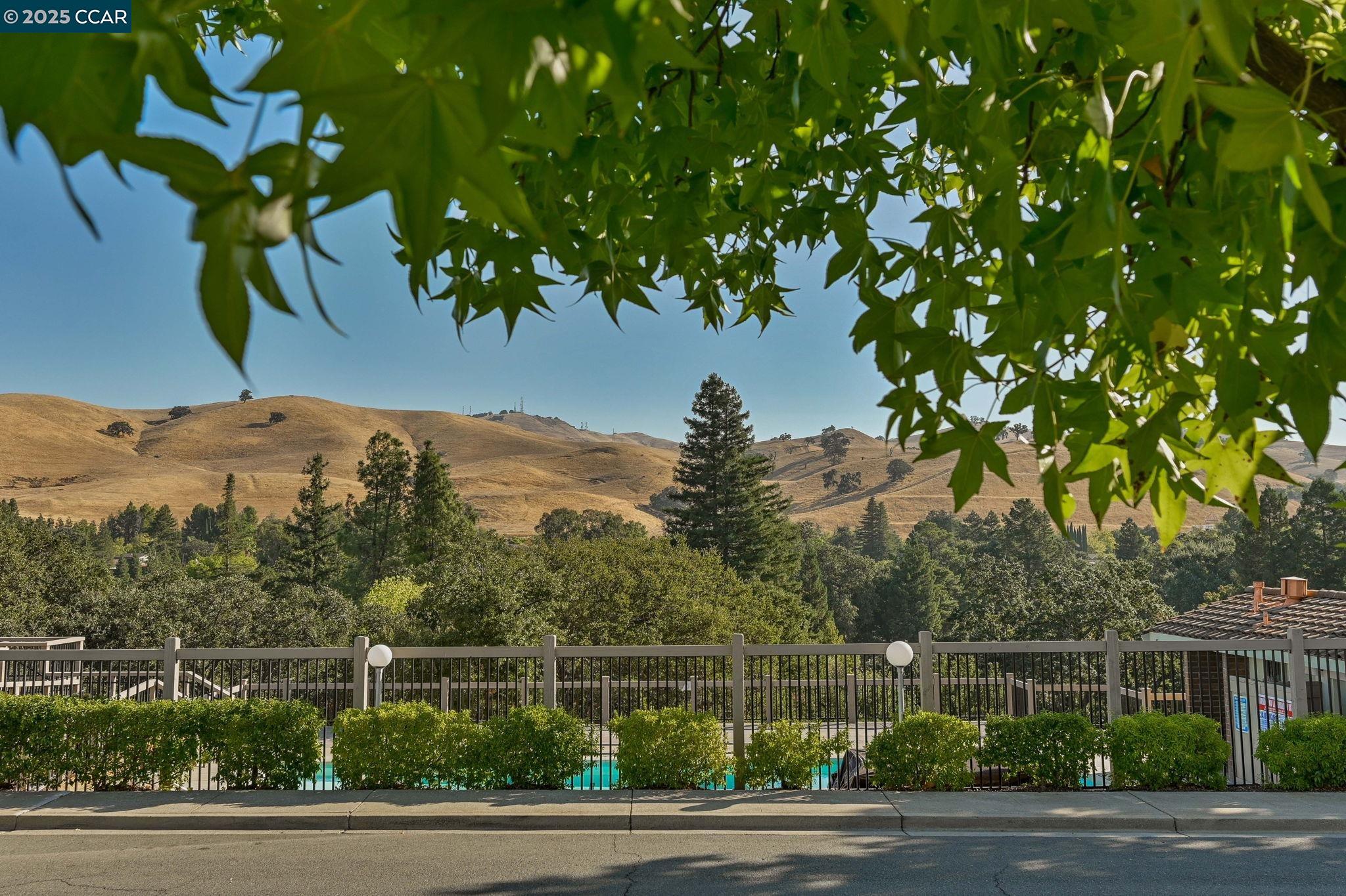 Detail Gallery Image 24 of 27 For 20 Clark Creek Cir, Clayton,  CA 94517 - 3 Beds | 2 Baths