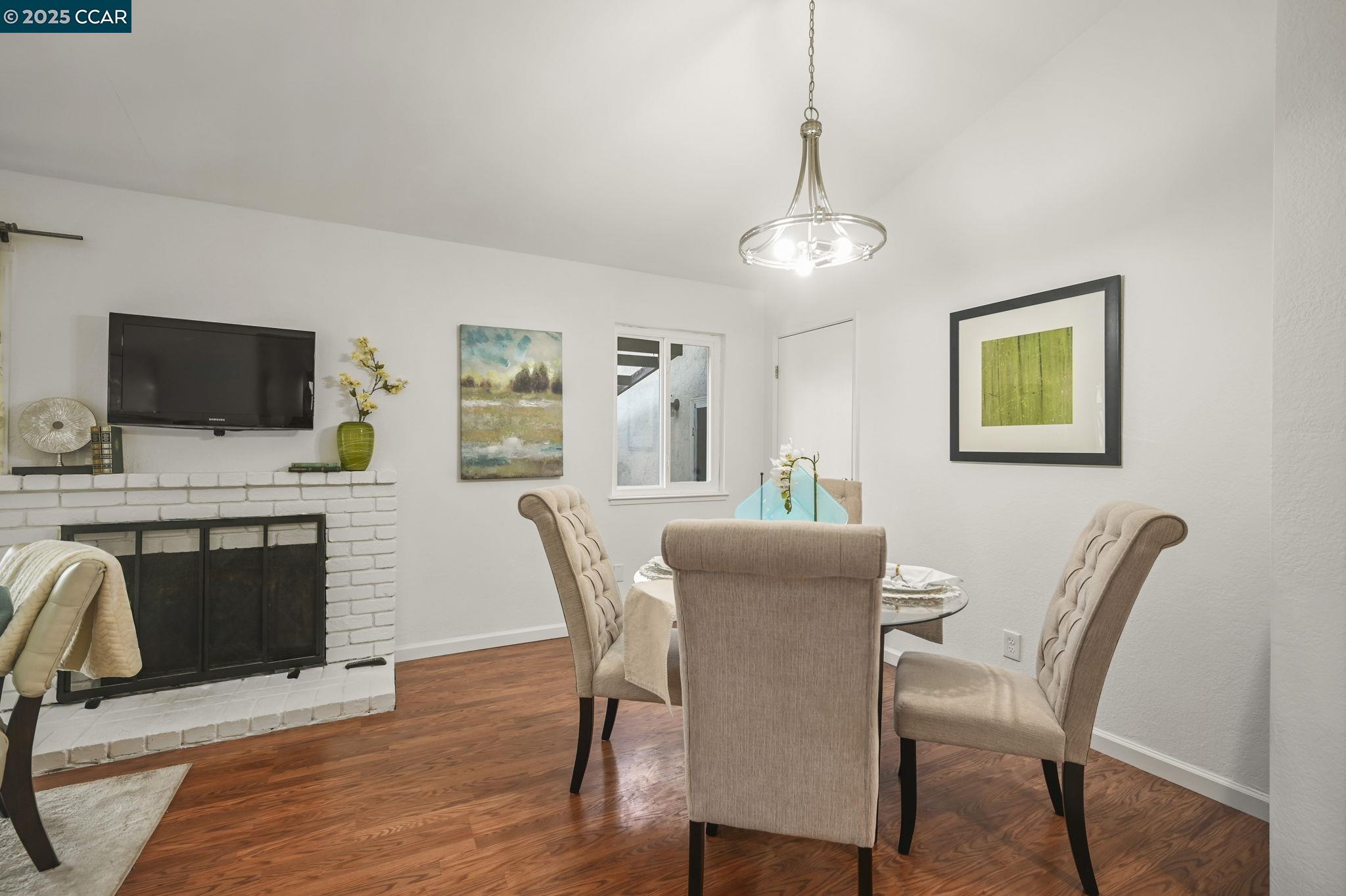 Detail Gallery Image 4 of 27 For 20 Clark Creek Cir, Clayton,  CA 94517 - 3 Beds | 2 Baths