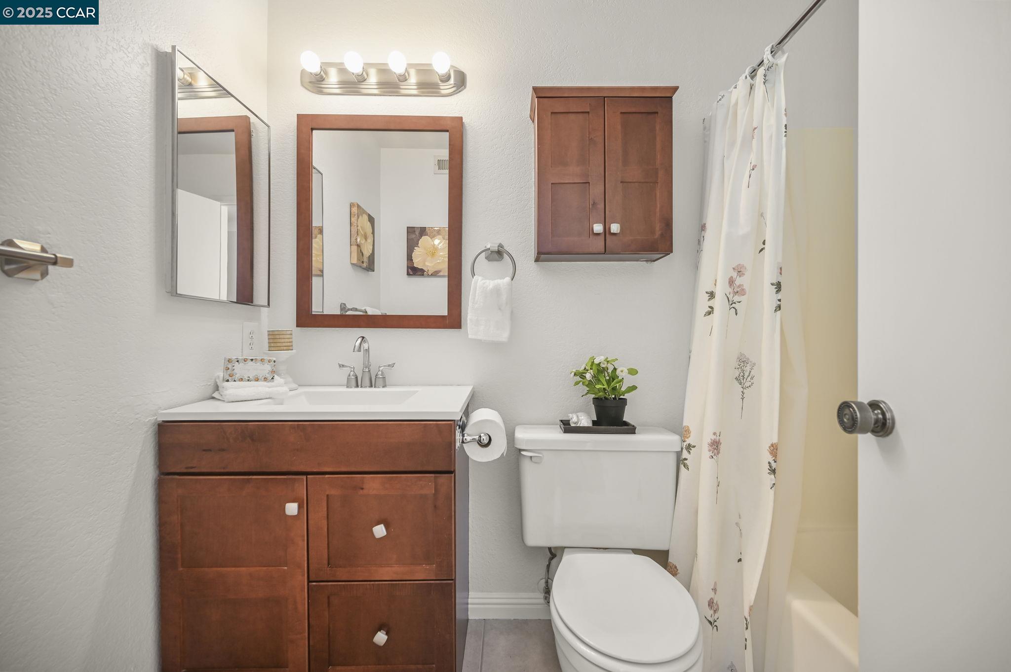 Detail Gallery Image 10 of 27 For 20 Clark Creek Cir, Clayton,  CA 94517 - 3 Beds | 2 Baths