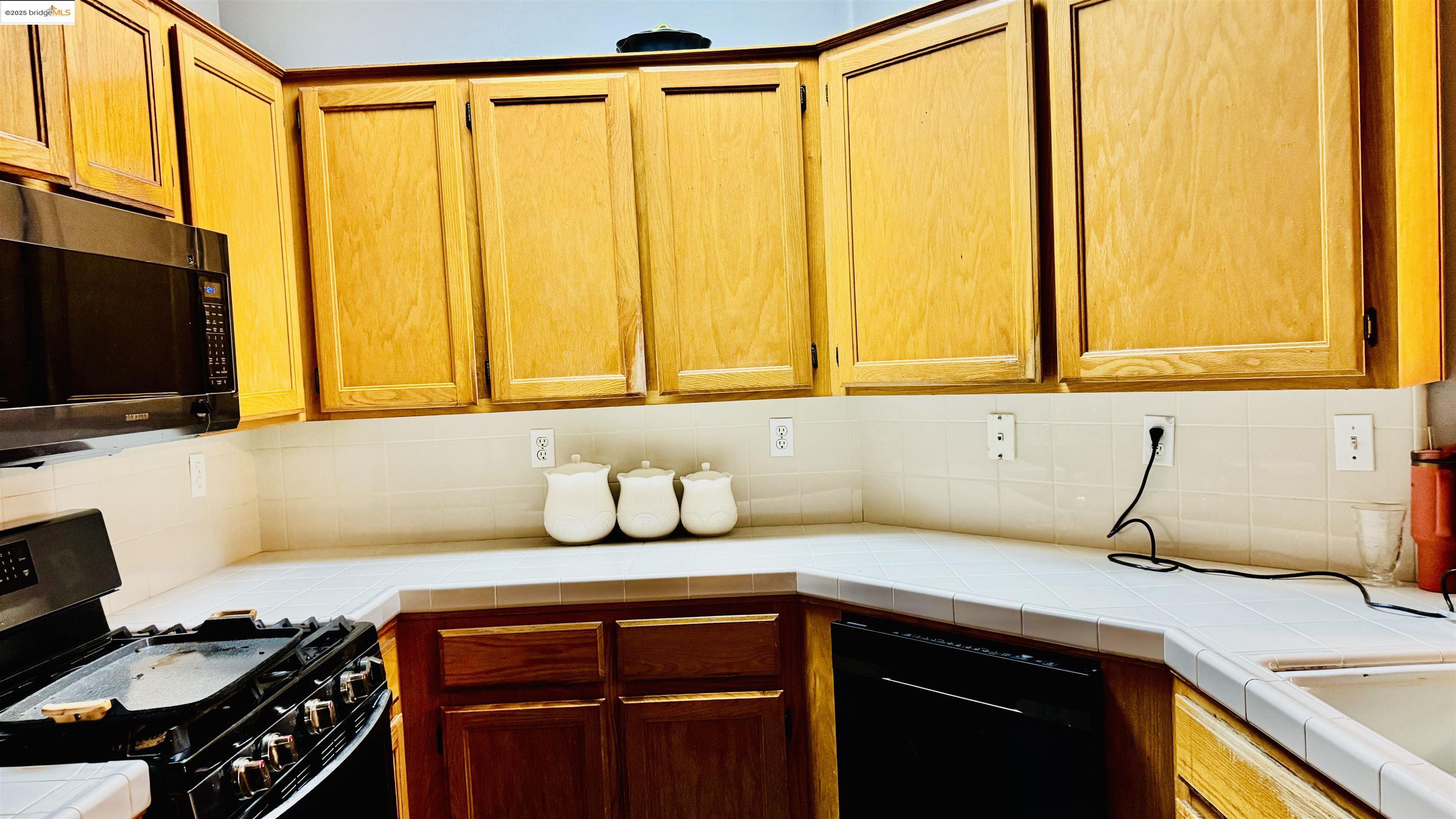 Detail Gallery Image 4 of 11 For 628 Norboe, Corcoran,  CA 93212 - 4 Beds | 2 Baths