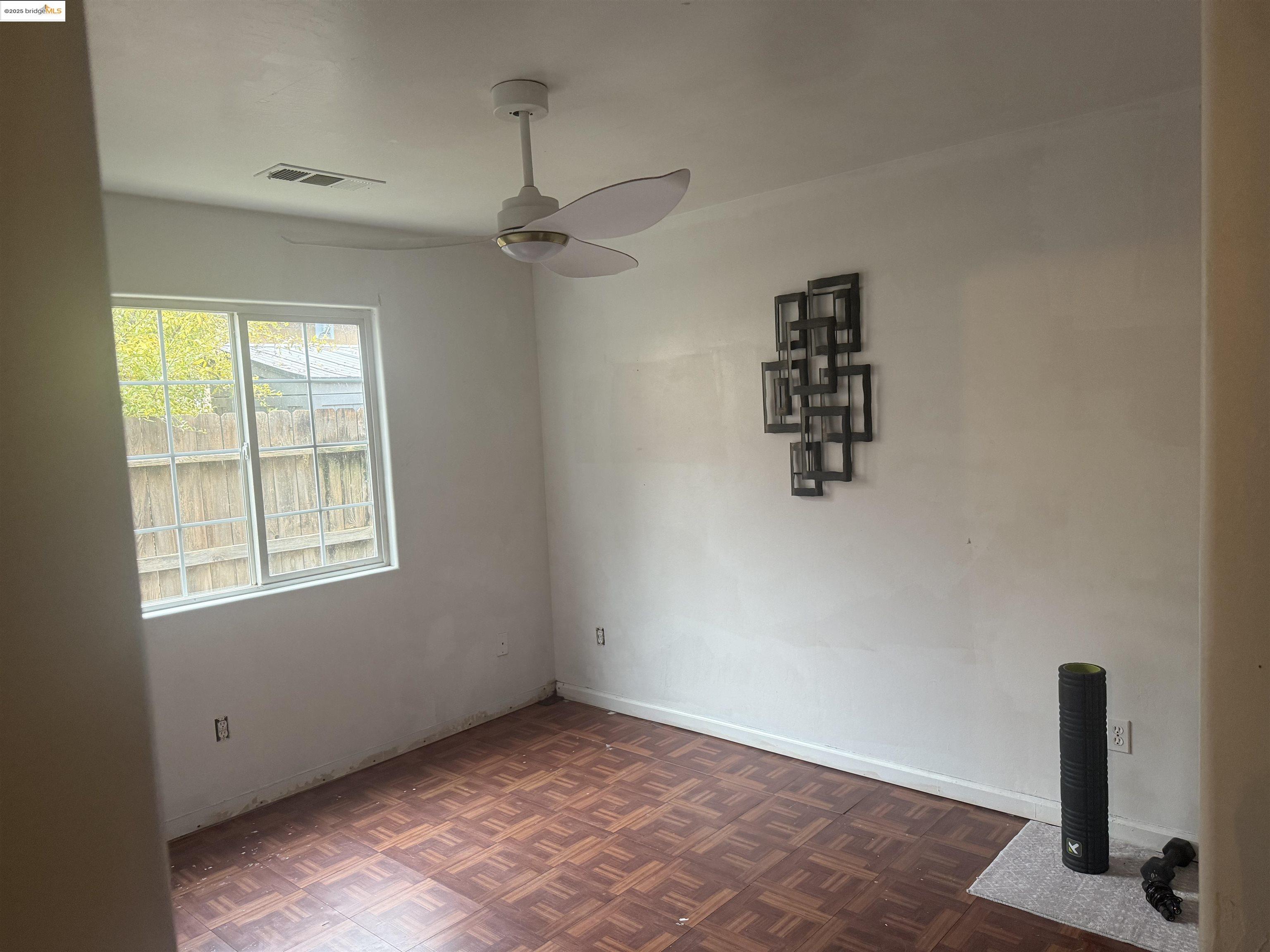 Detail Gallery Image 8 of 11 For 628 Norboe, Corcoran,  CA 93212 - 4 Beds | 2 Baths