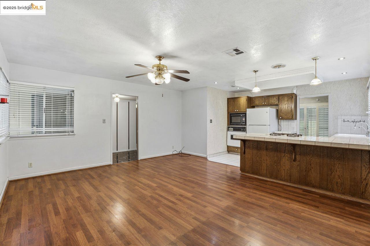 Detail Gallery Image 11 of 36 For 3239 W Creek, Stockton,  CA 95209 - 3 Beds | 2 Baths