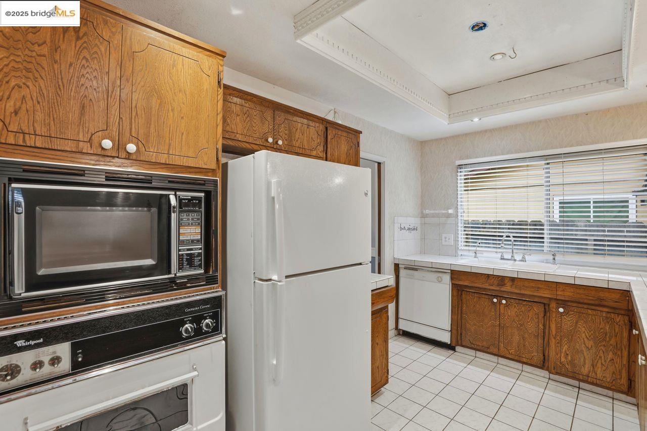 Detail Gallery Image 14 of 36 For 3239 W Creek, Stockton,  CA 95209 - 3 Beds | 2 Baths