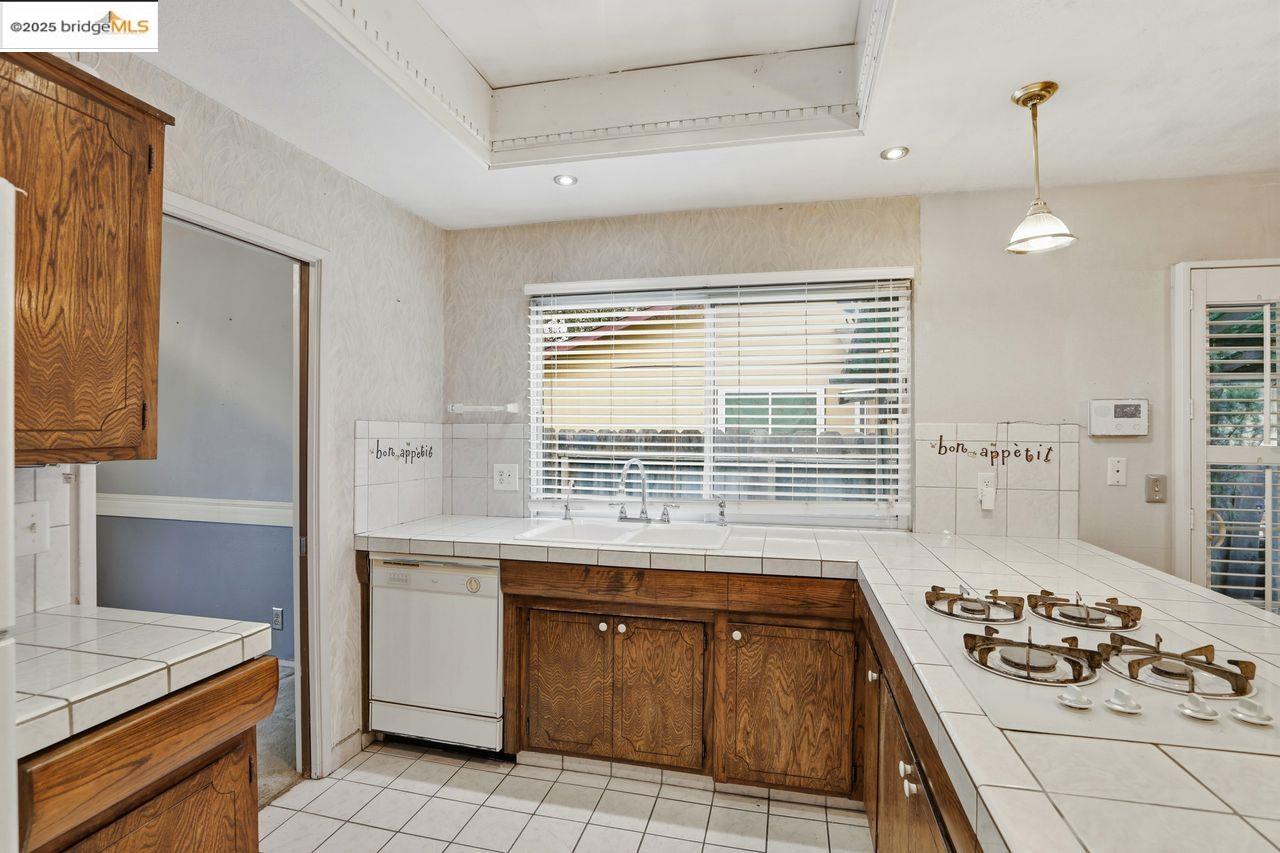 Detail Gallery Image 15 of 36 For 3239 W Creek, Stockton,  CA 95209 - 3 Beds | 2 Baths