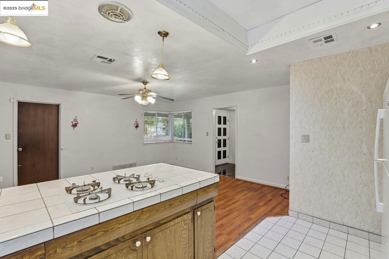 Detail Gallery Image 16 of 36 For 3239 W Creek, Stockton,  CA 95209 - 3 Beds | 2 Baths