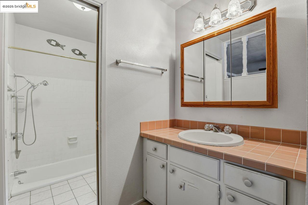 Detail Gallery Image 28 of 36 For 3239 W Creek, Stockton,  CA 95209 - 3 Beds | 2 Baths