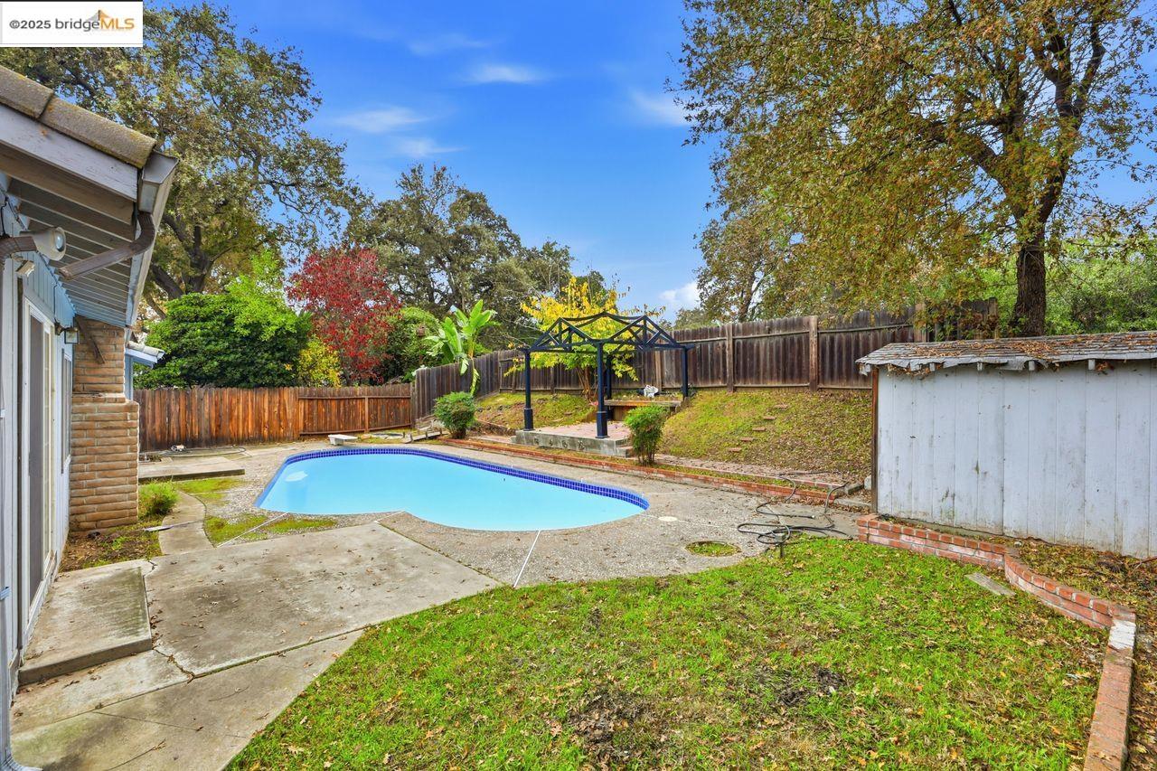 Detail Gallery Image 30 of 36 For 3239 W Creek, Stockton,  CA 95209 - 3 Beds | 2 Baths