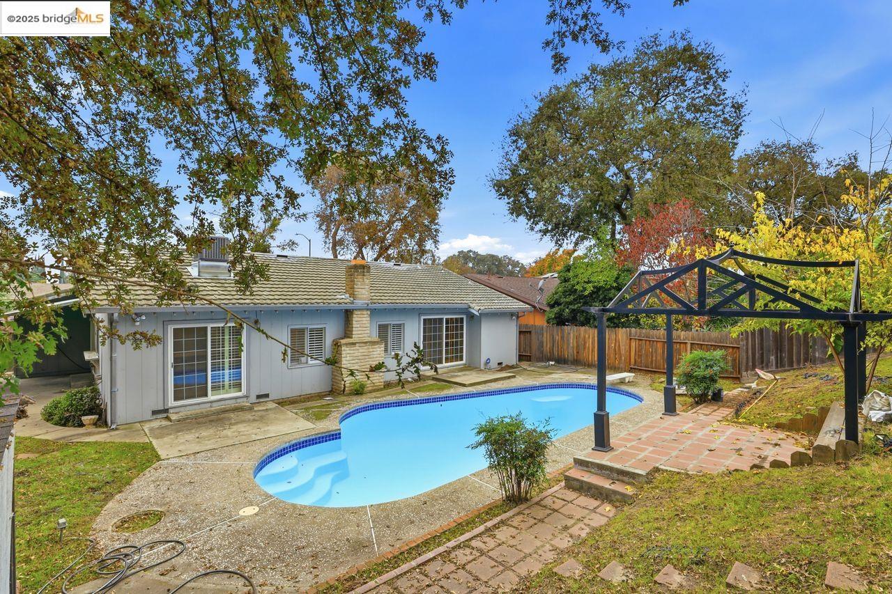 Detail Gallery Image 33 of 36 For 3239 W Creek, Stockton,  CA 95209 - 3 Beds | 2 Baths