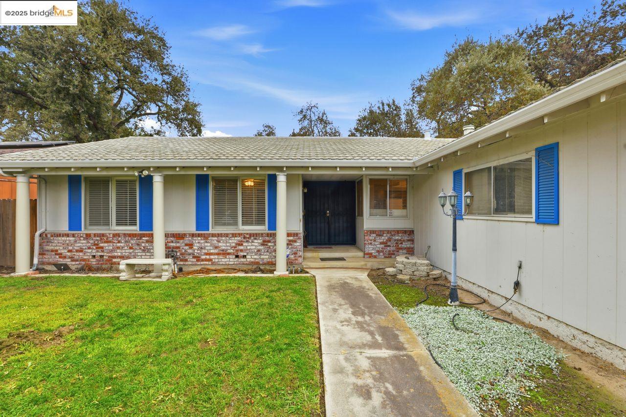 Detail Gallery Image 5 of 36 For 3239 W Creek, Stockton,  CA 95209 - 3 Beds | 2 Baths