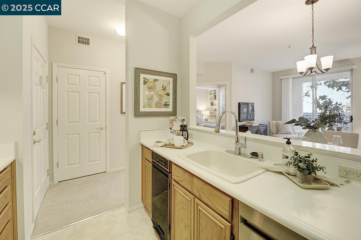 Detail Gallery Image 13 of 45 For 1860 Tice Creek Dr #1239,  Walnut Creek,  CA 94595 - 2 Beds | 2 Baths