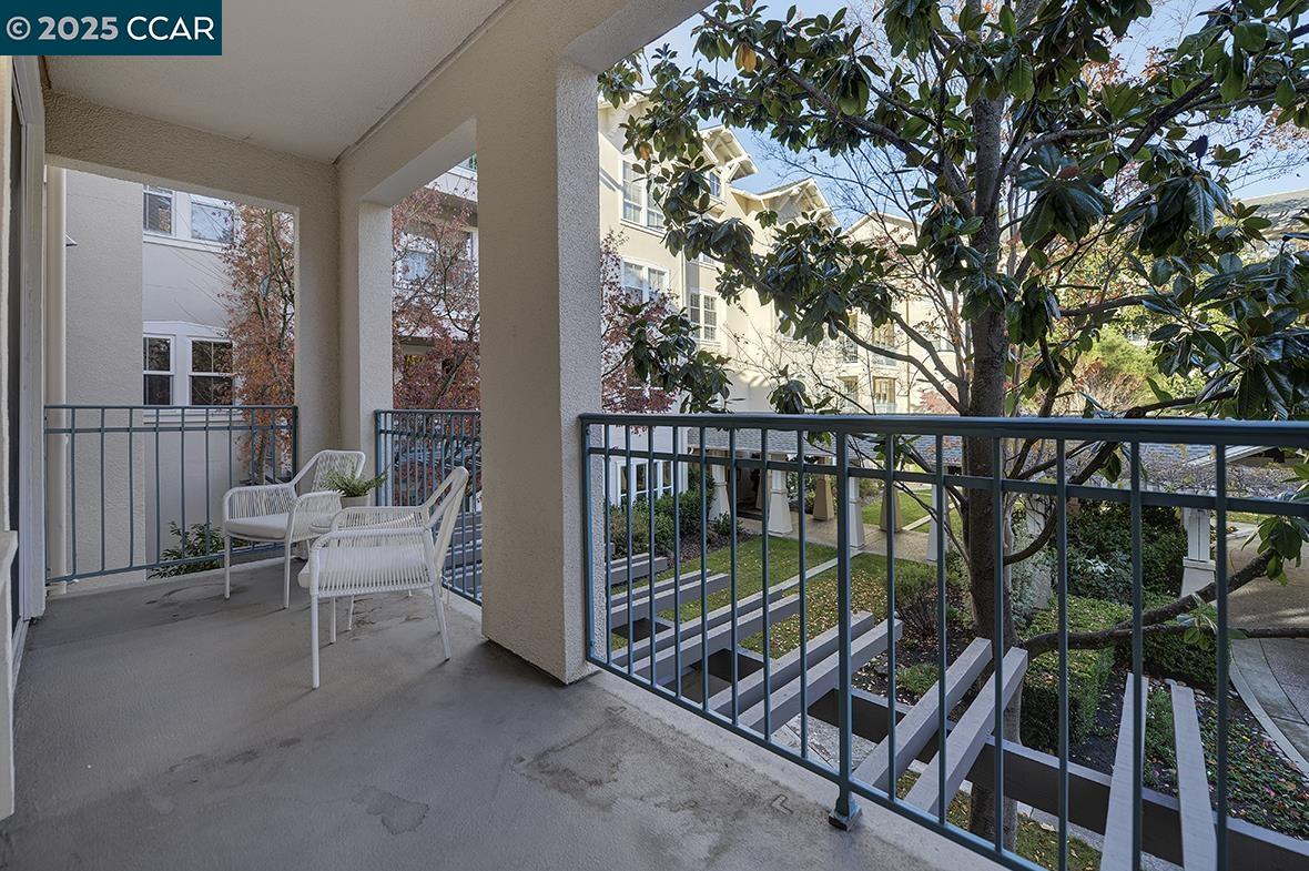 Detail Gallery Image 6 of 45 For 1860 Tice Creek Dr #1239,  Walnut Creek,  CA 94595 - 2 Beds | 2 Baths