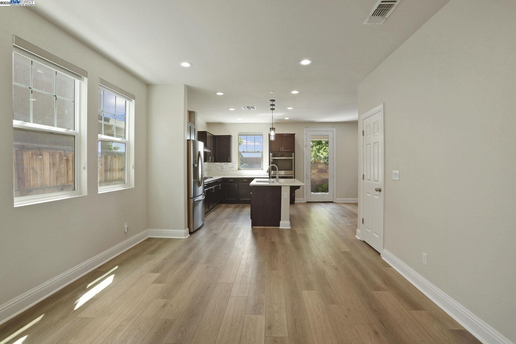 Detail Gallery Image 15 of 60 For 1503 S Oliveira Dr, Mountain House,  CA 95391 - 4 Beds | 3 Baths