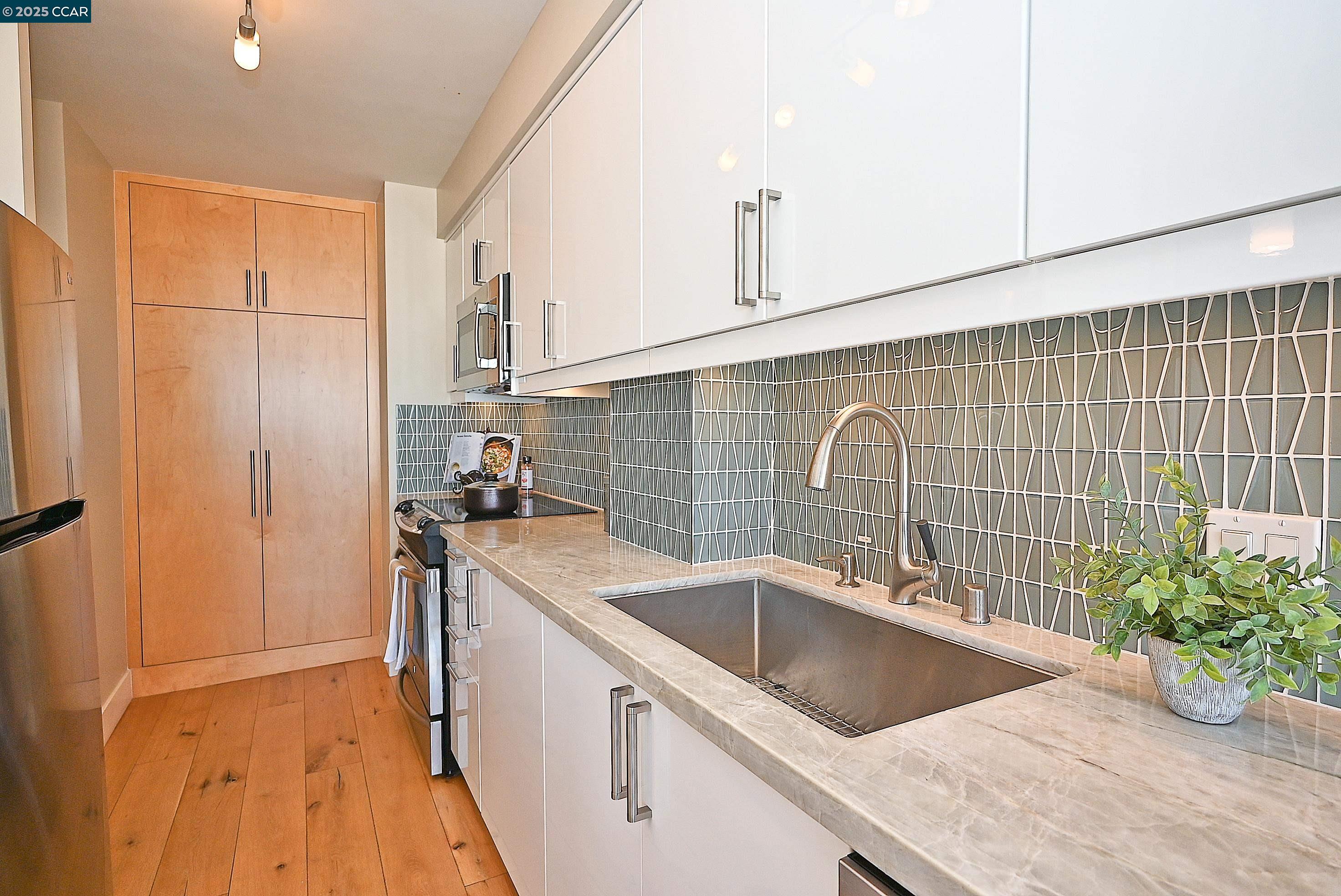 Detail Gallery Image 23 of 38 For 1555 Lakeside Drive #184,  Oakland,  CA 94612 - 2 Beds | 2 Baths