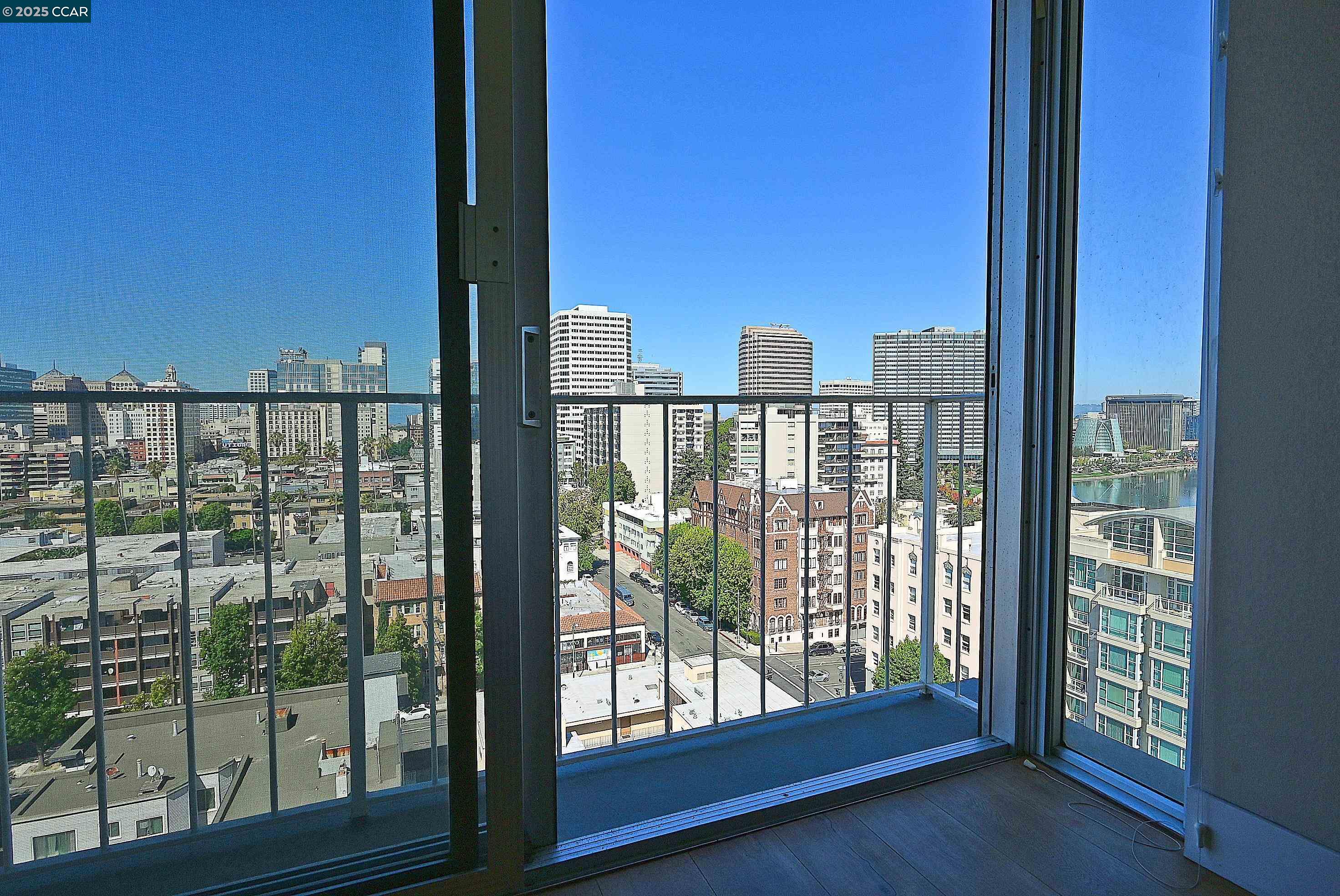 Detail Gallery Image 33 of 38 For 1555 Lakeside Drive #184,  Oakland,  CA 94612 - 2 Beds | 2 Baths