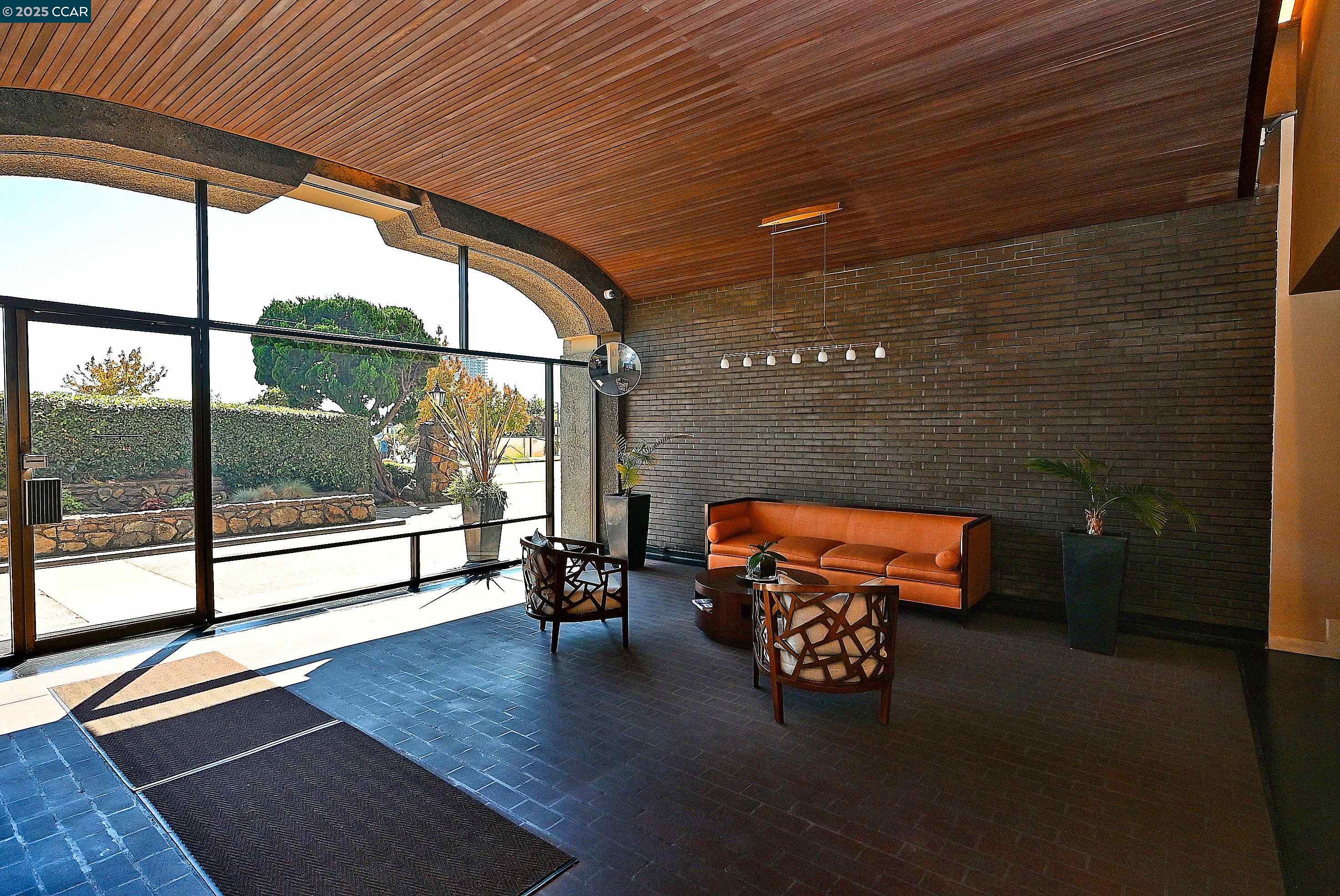 Detail Gallery Image 6 of 38 For 1555 Lakeside Drive #184,  Oakland,  CA 94612 - 2 Beds | 2 Baths