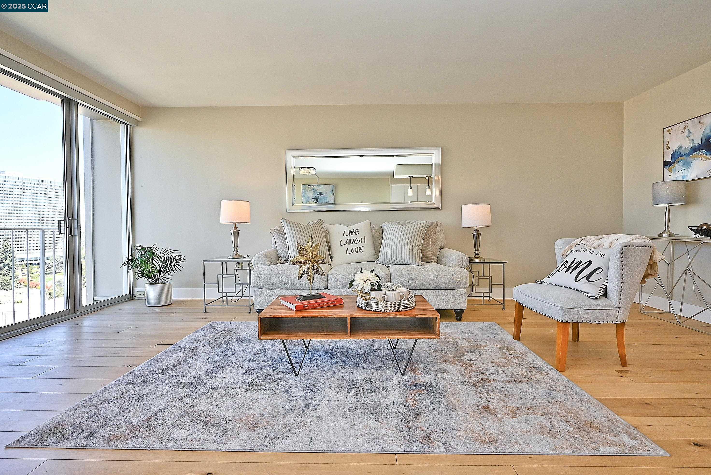 Detail Gallery Image 8 of 38 For 1555 Lakeside Drive #184,  Oakland,  CA 94612 - 2 Beds | 2 Baths