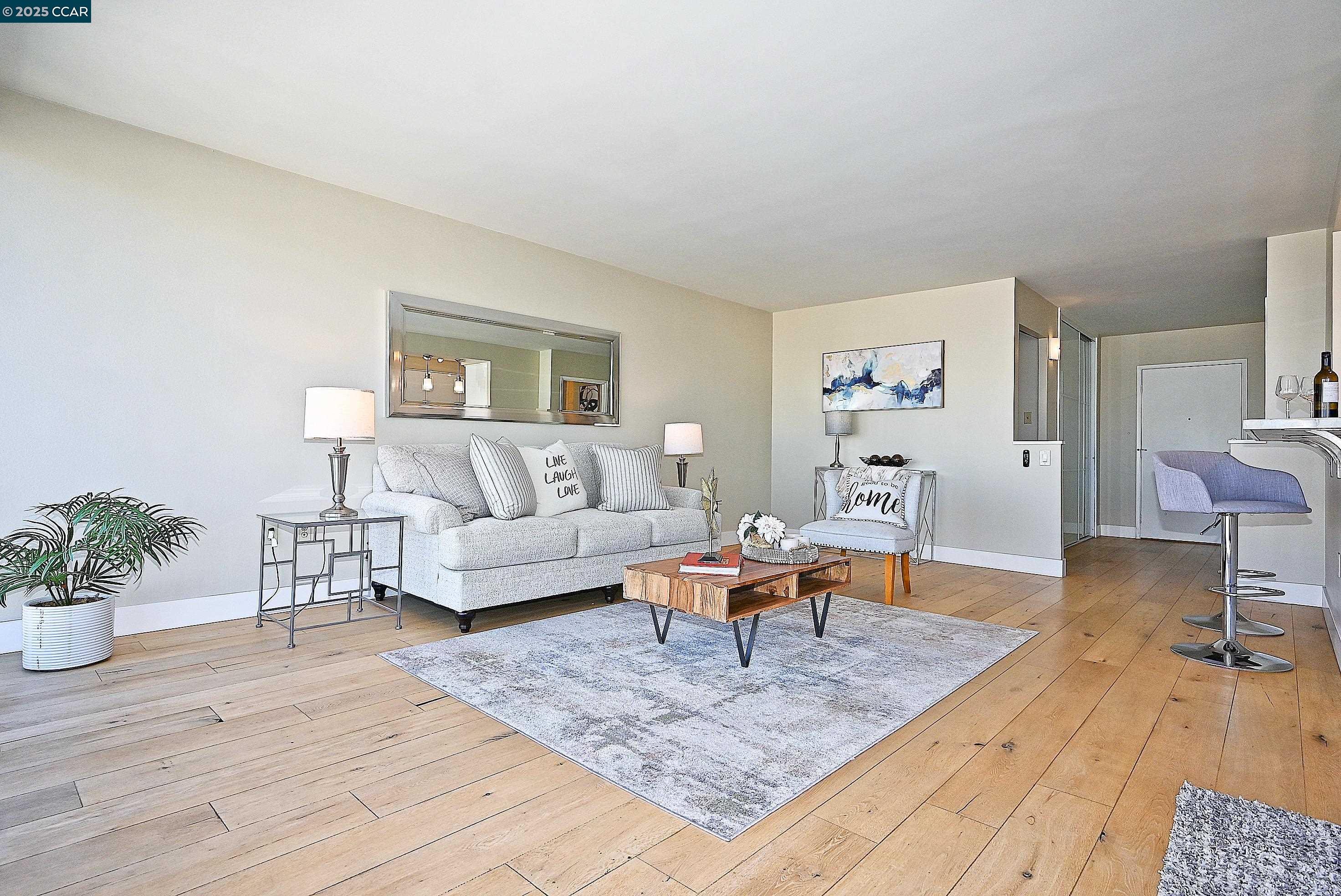 Detail Gallery Image 10 of 38 For 1555 Lakeside Drive #184,  Oakland,  CA 94612 - 2 Beds | 2 Baths