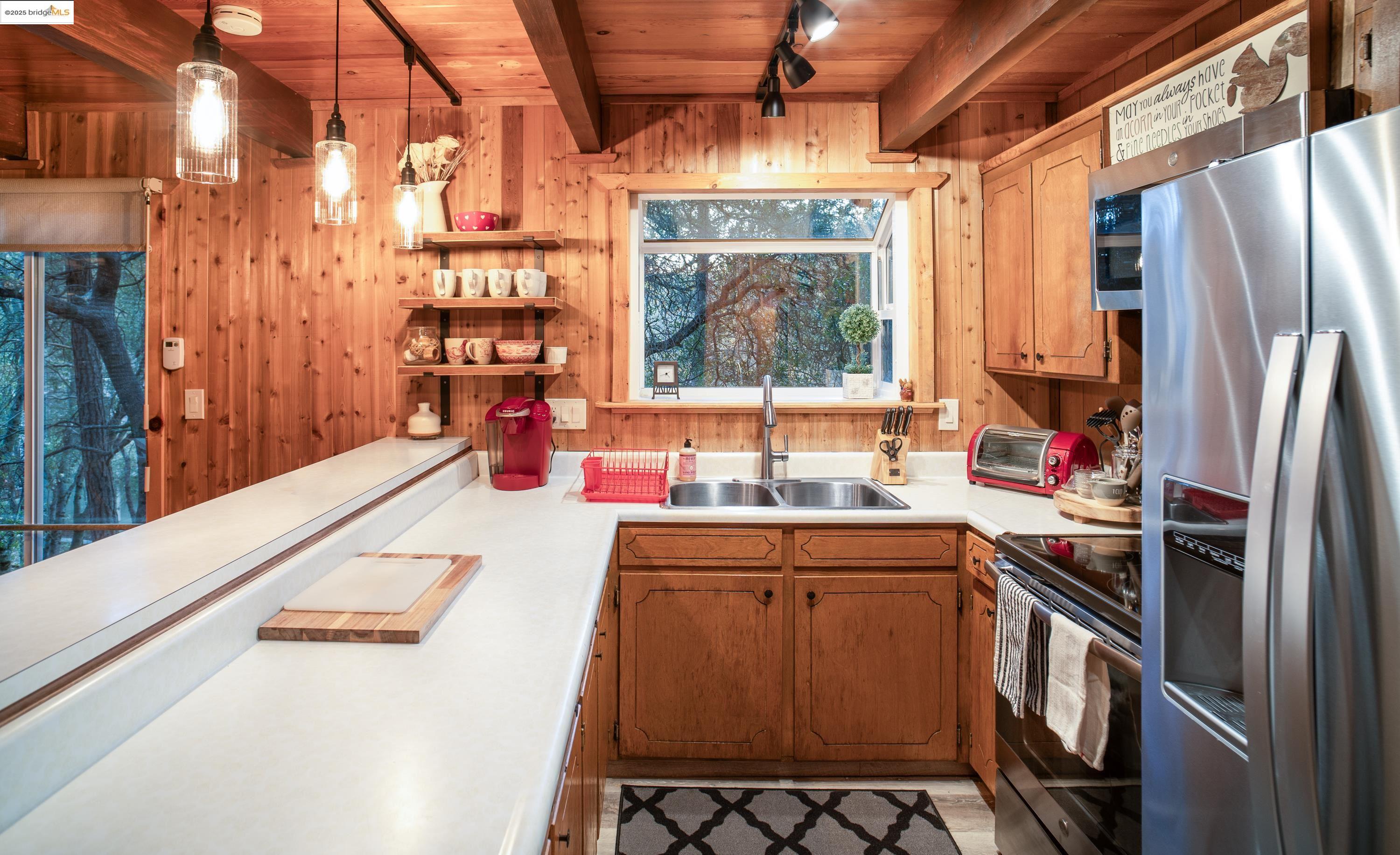 Detail Gallery Image 12 of 43 For 19935 Pleasantview Dr, Groveland,  CA 95321-9999 - 3 Beds | 1/1 Baths