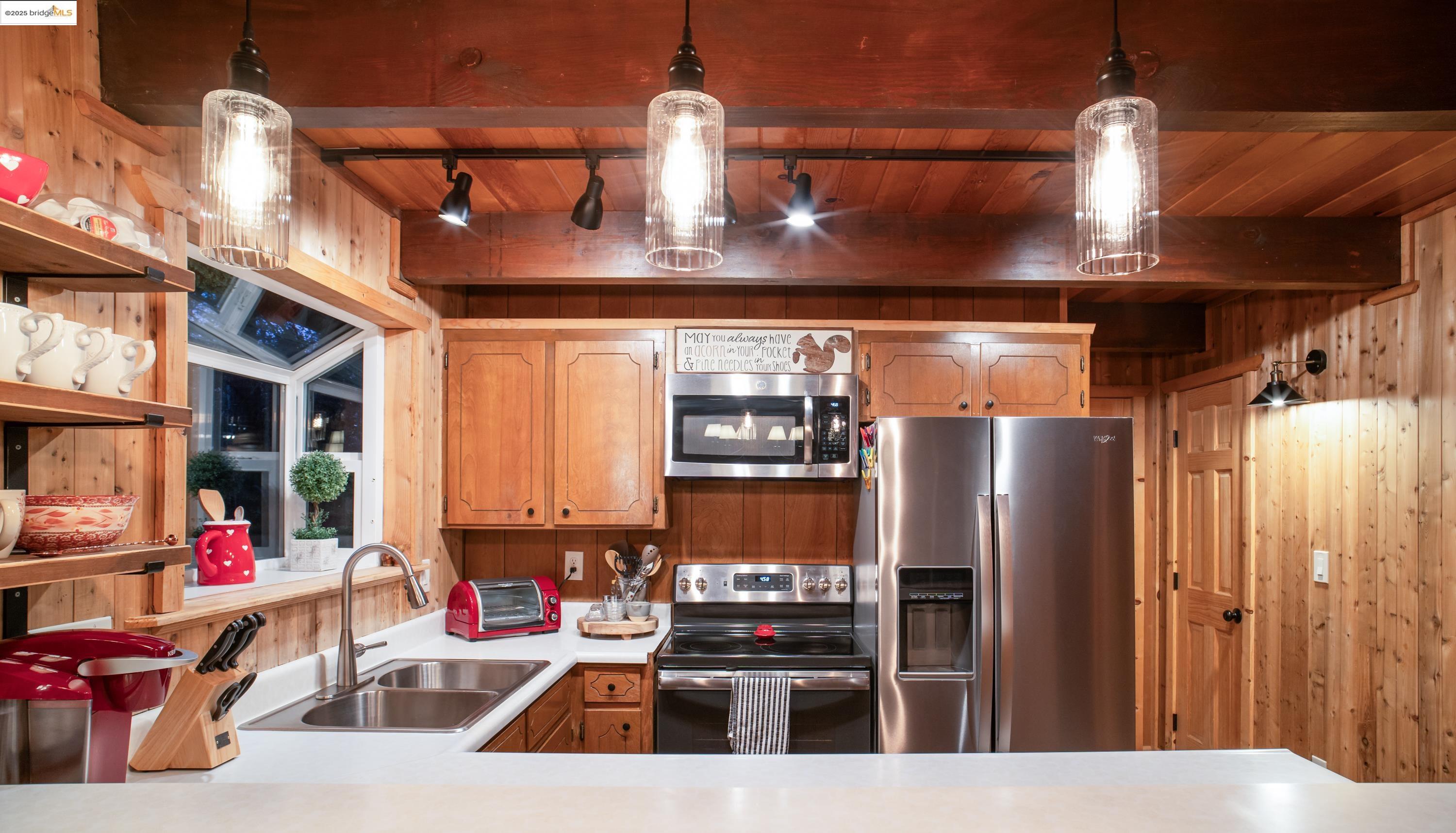 Detail Gallery Image 8 of 41 For 19935 Pleasantview Dr, Groveland,  CA 95321-9999 - 3 Beds | 1/1 Baths