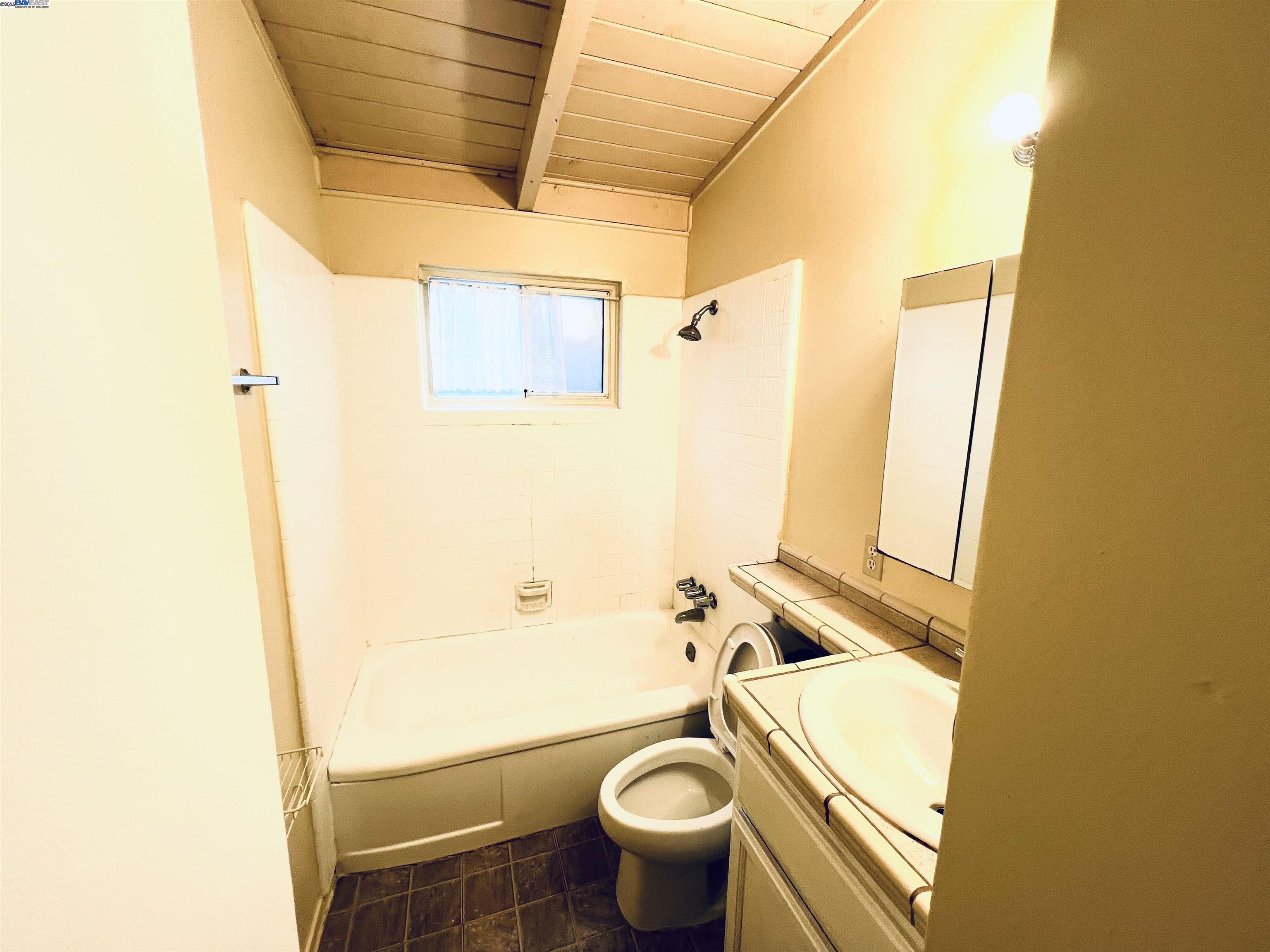 Detail Gallery Image 12 of 14 For 739 M St, Davis,  CA 95616 - 3 Beds | 1 Baths