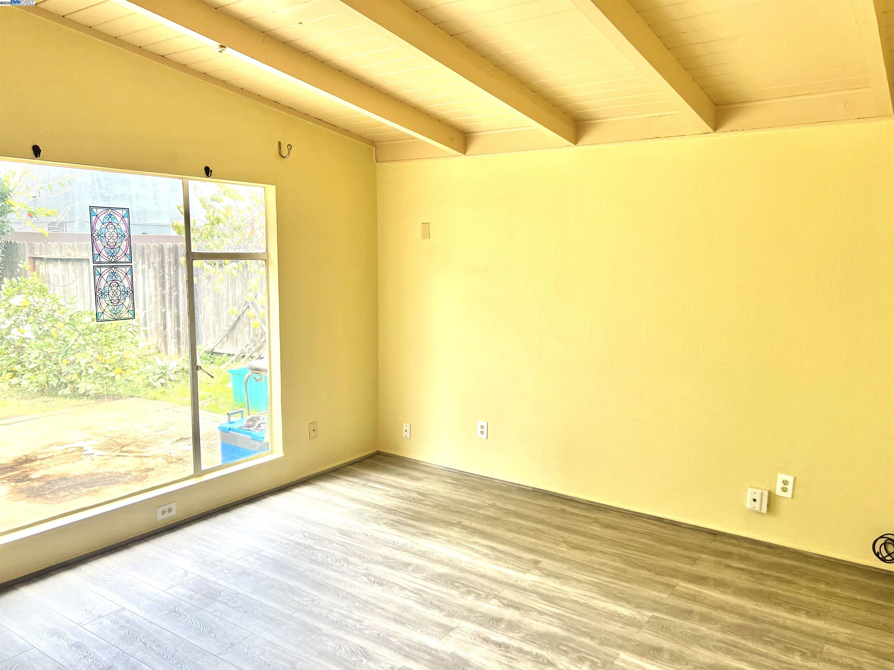 Detail Gallery Image 3 of 14 For 739 M St, Davis,  CA 95616 - 3 Beds | 1 Baths