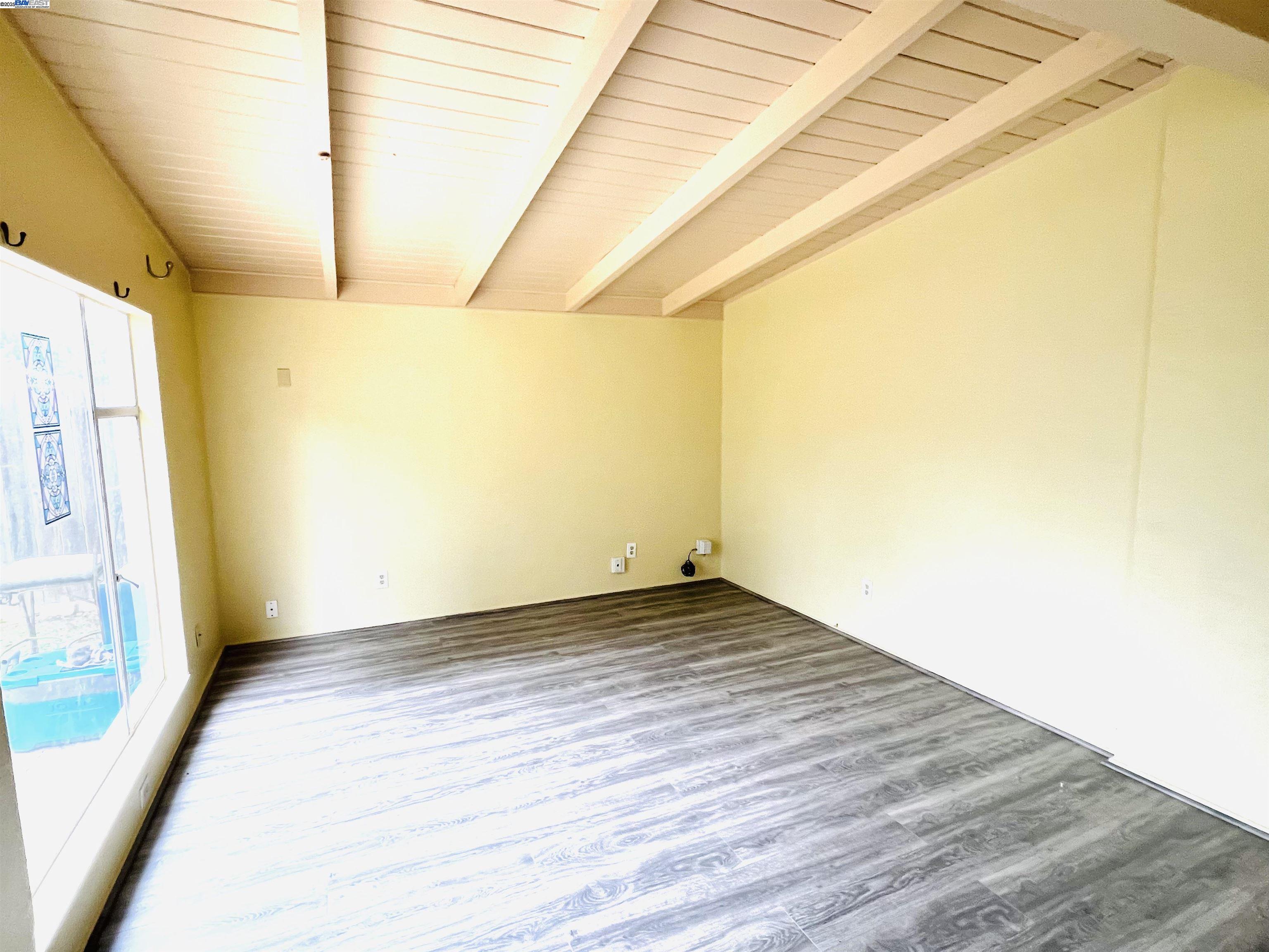 Detail Gallery Image 4 of 14 For 739 M St, Davis,  CA 95616 - 3 Beds | 1 Baths