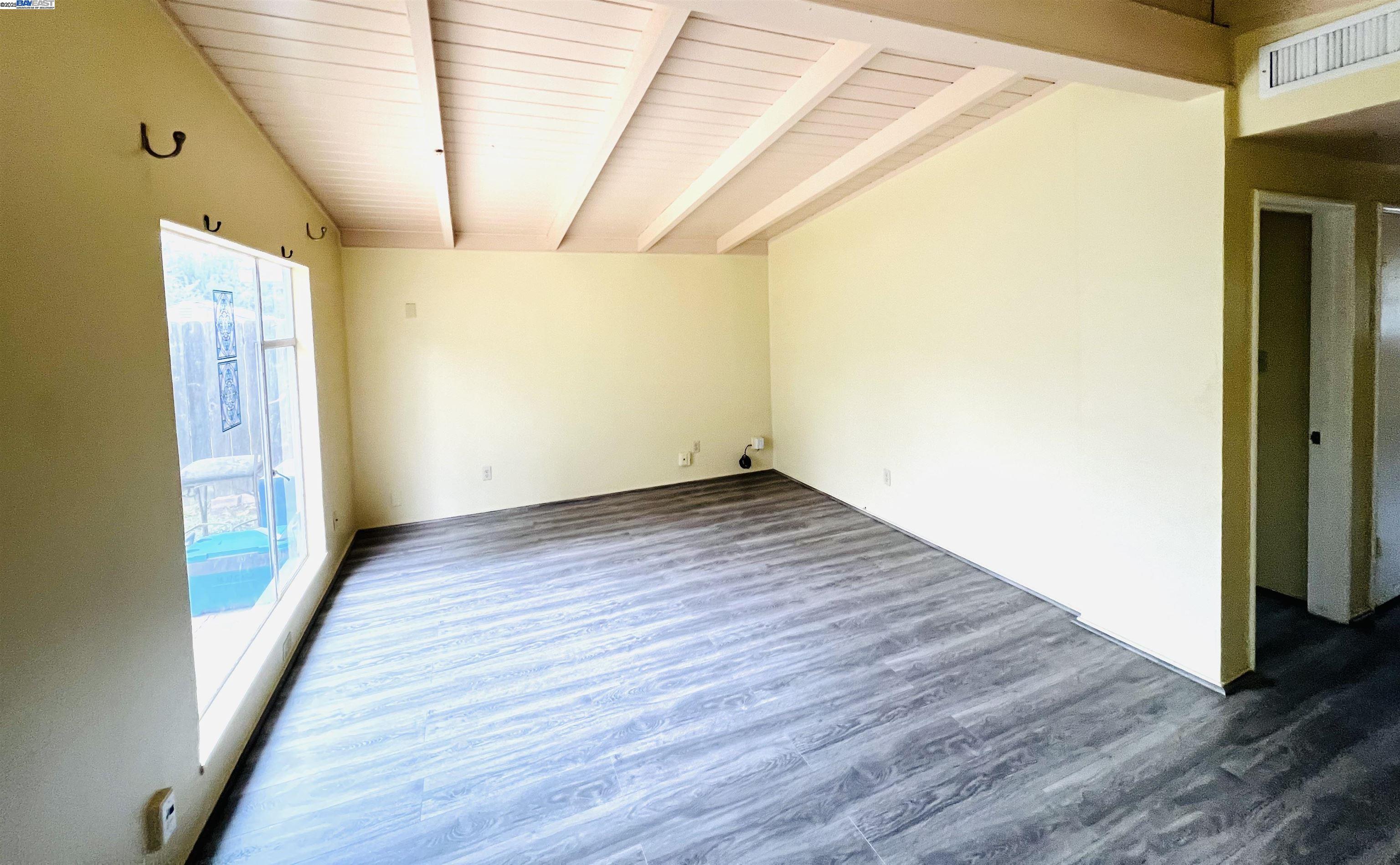 Detail Gallery Image 5 of 14 For 739 M St, Davis,  CA 95616 - 3 Beds | 1 Baths