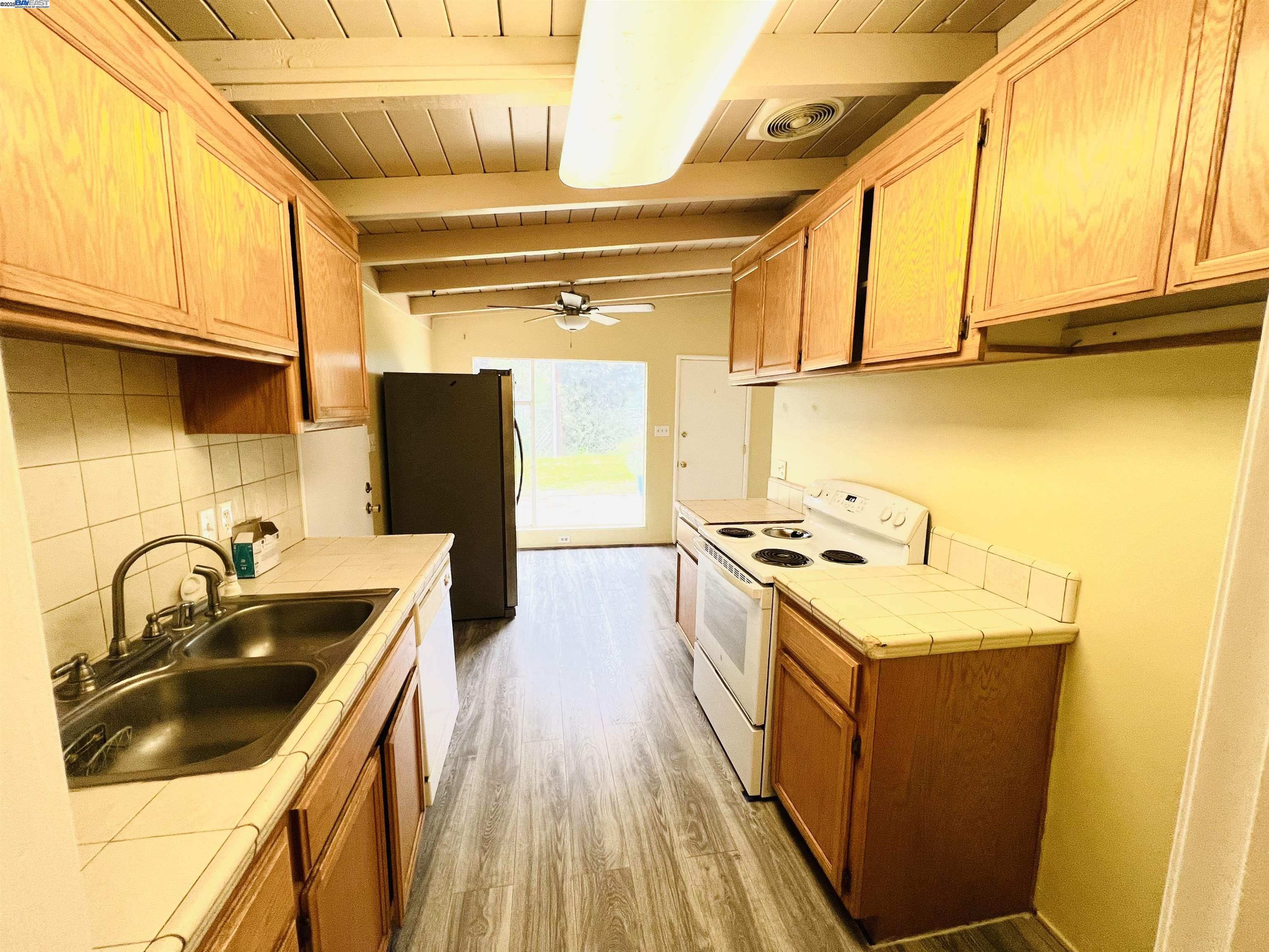 Detail Gallery Image 7 of 14 For 739 M St, Davis,  CA 95616 - 3 Beds | 1 Baths