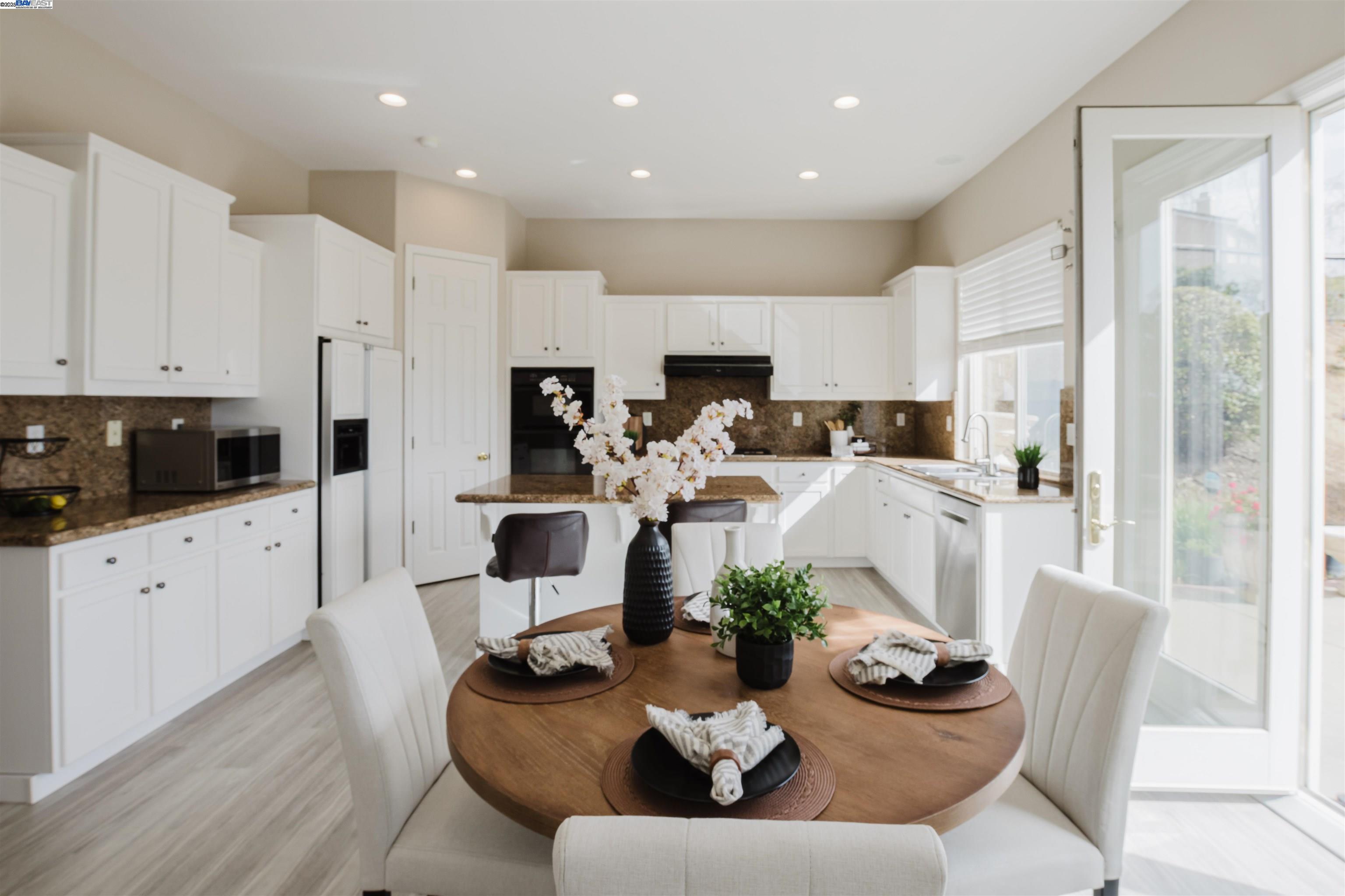 Detail Gallery Image 11 of 38 For 25657 Crestfield Dr, Castro Valley,  CA 94552 - 5 Beds | 3 Baths